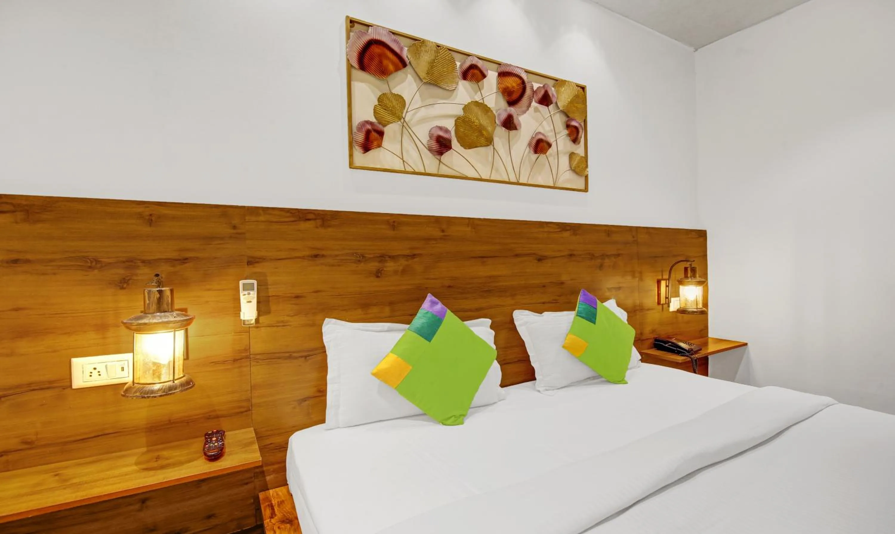 Bedroom, Bed in Treebo Prime Elight