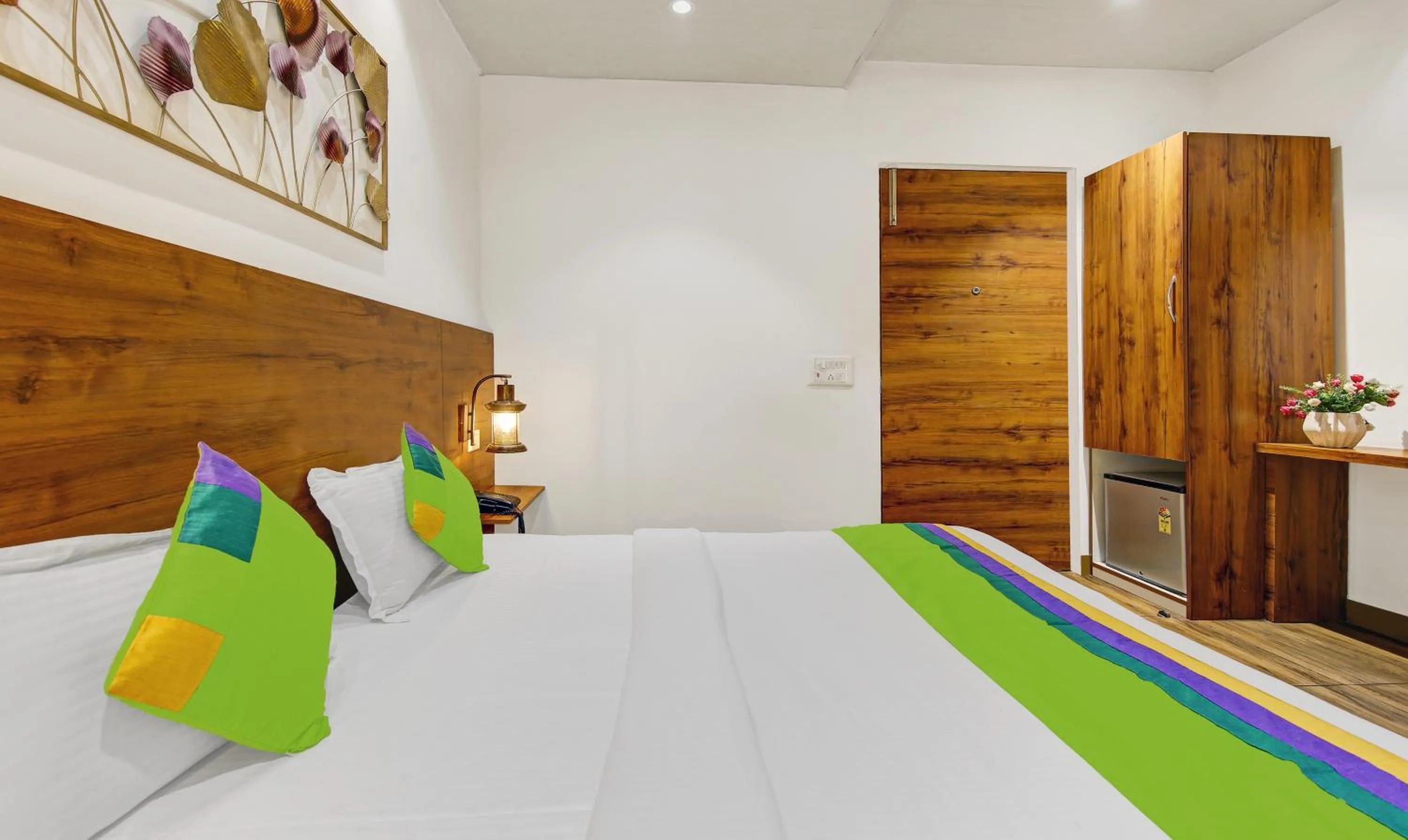 Bedroom, Bed in Treebo Prime Elight