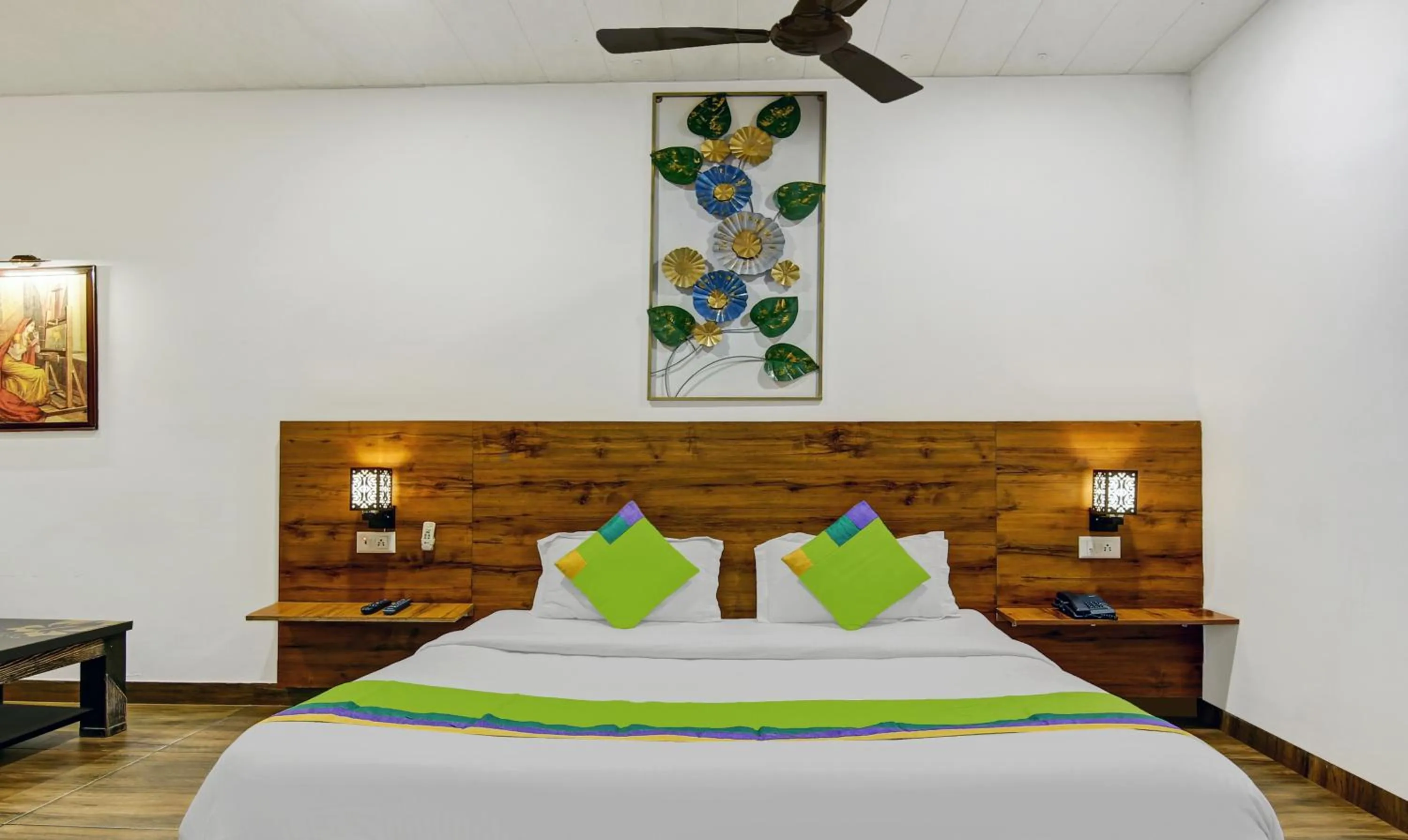 Bedroom, Bed in Treebo Prime Elight