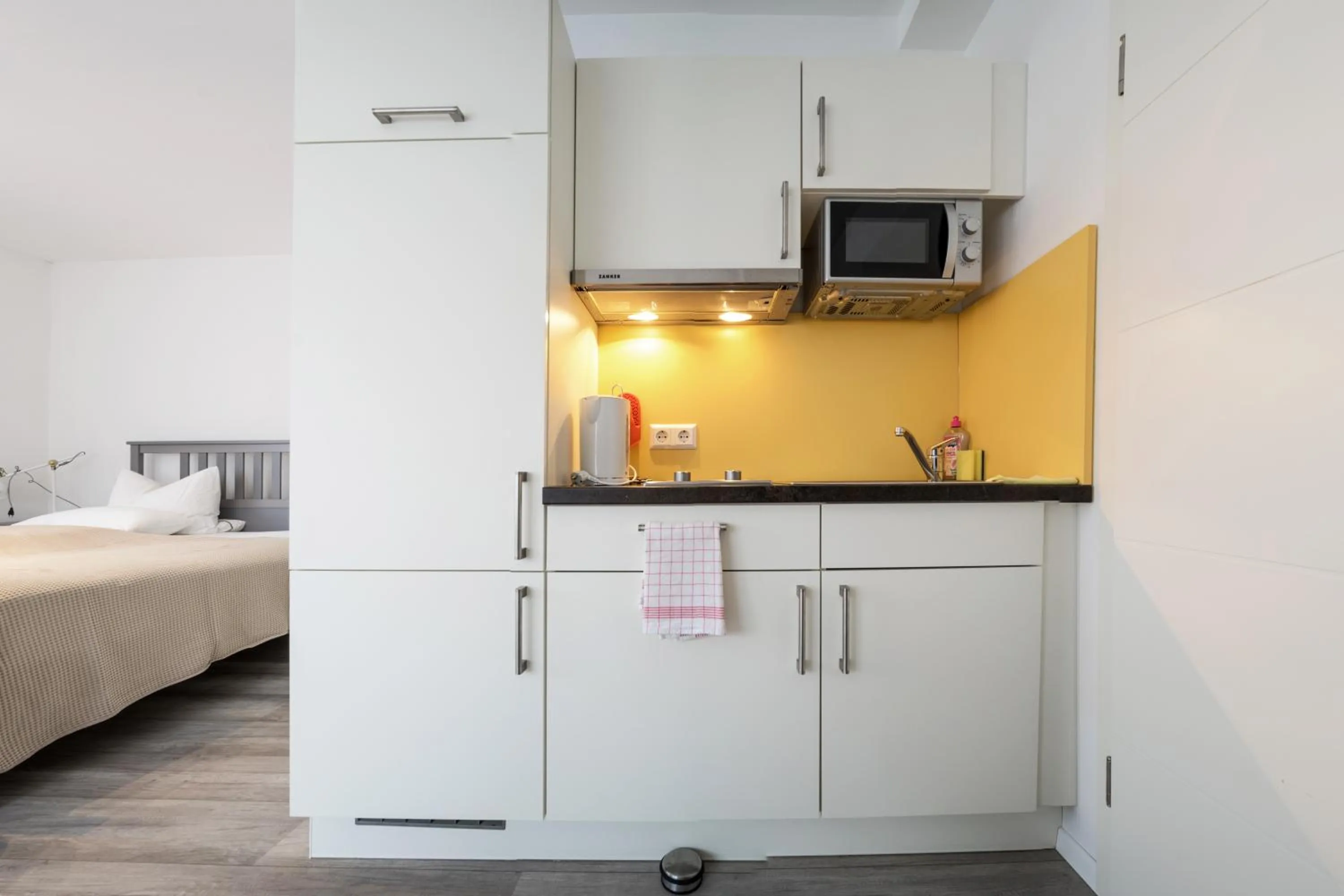 Kitchen or kitchenette, Bed in Apartmentvermietung Ingrid Bolkart - Vöhlino 2