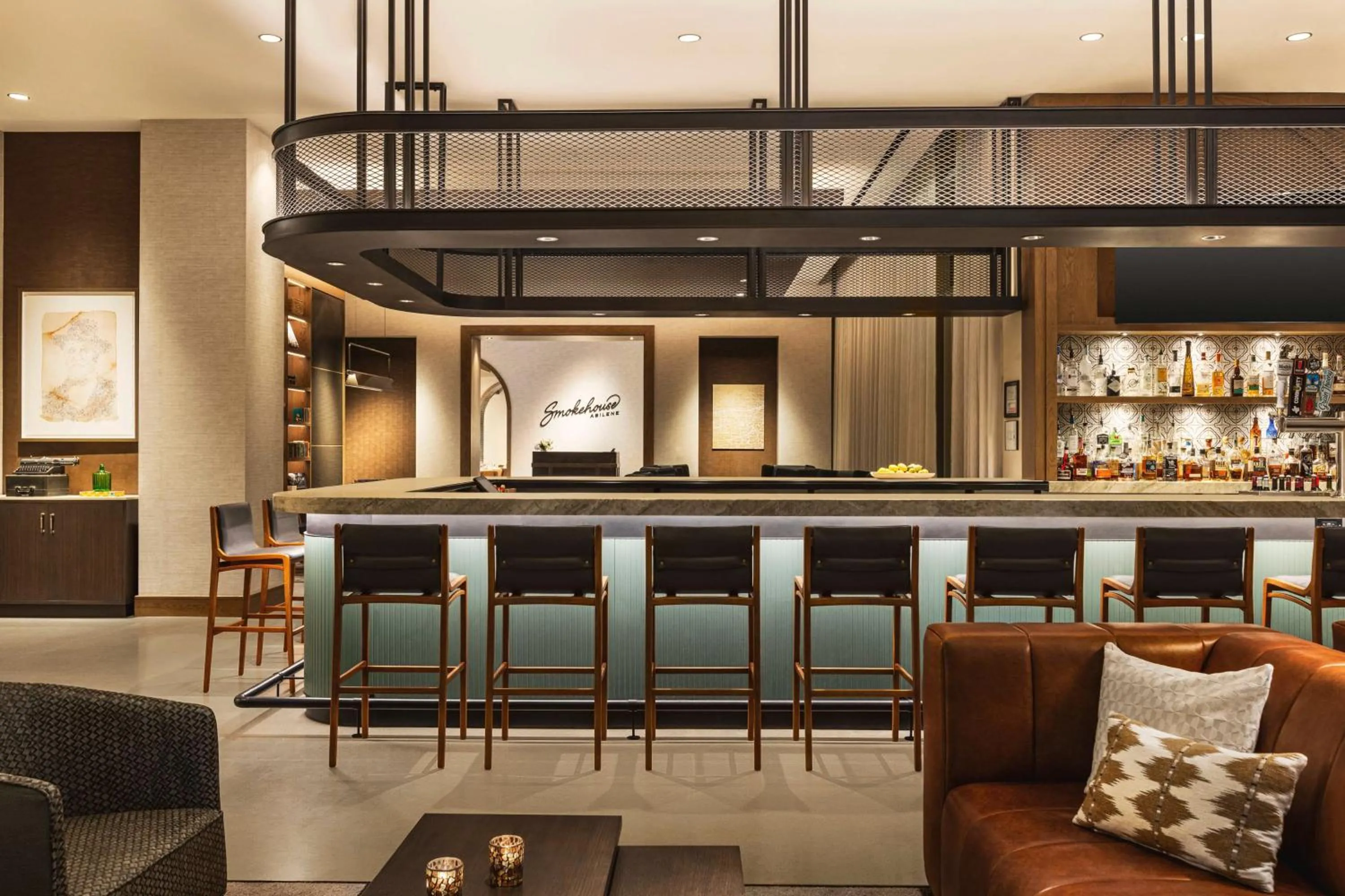 Lounge or bar in Doubletree By Hilton Abilene Downtown Convention Center