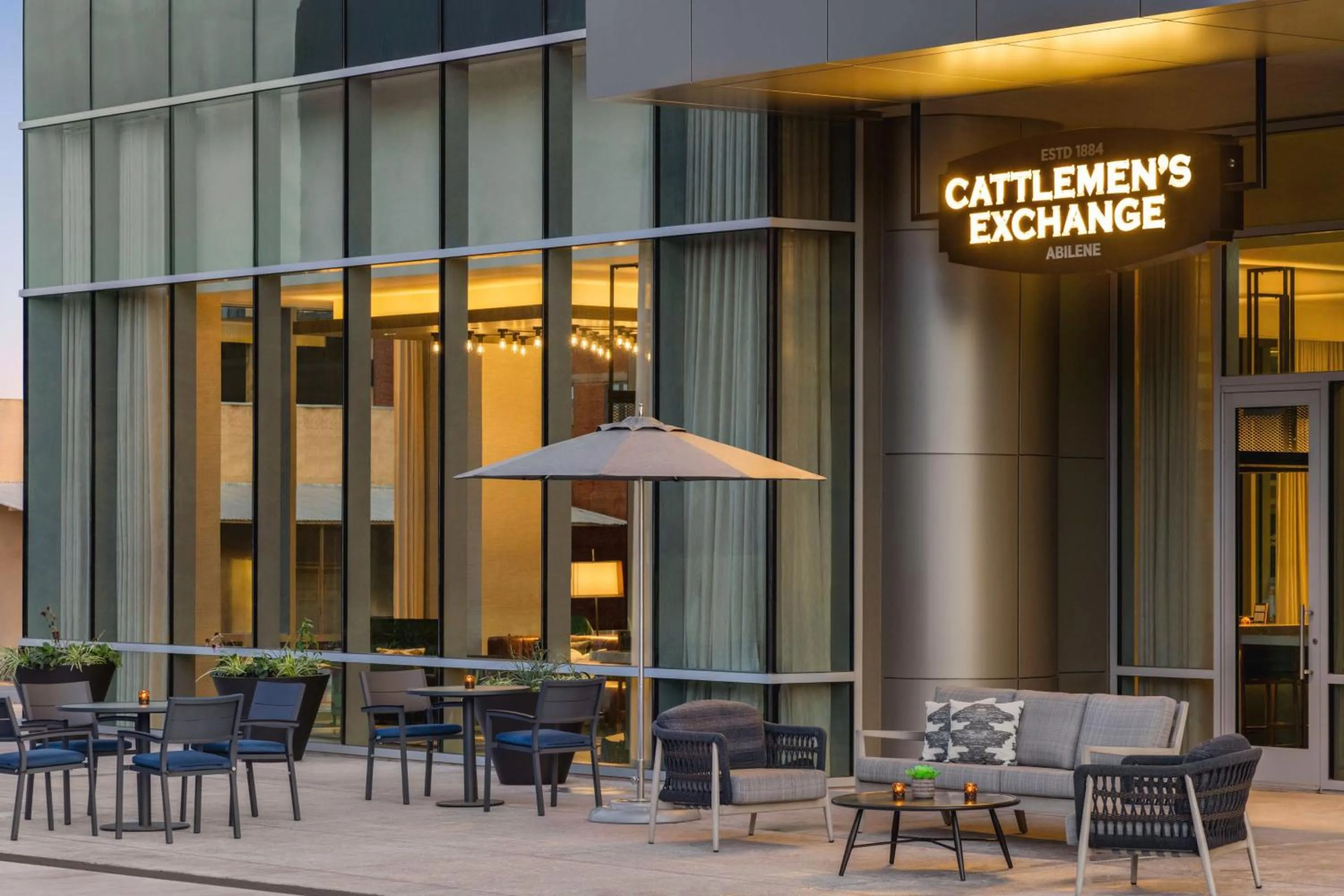 Lounge or bar in Doubletree By Hilton Abilene Downtown Convention Center