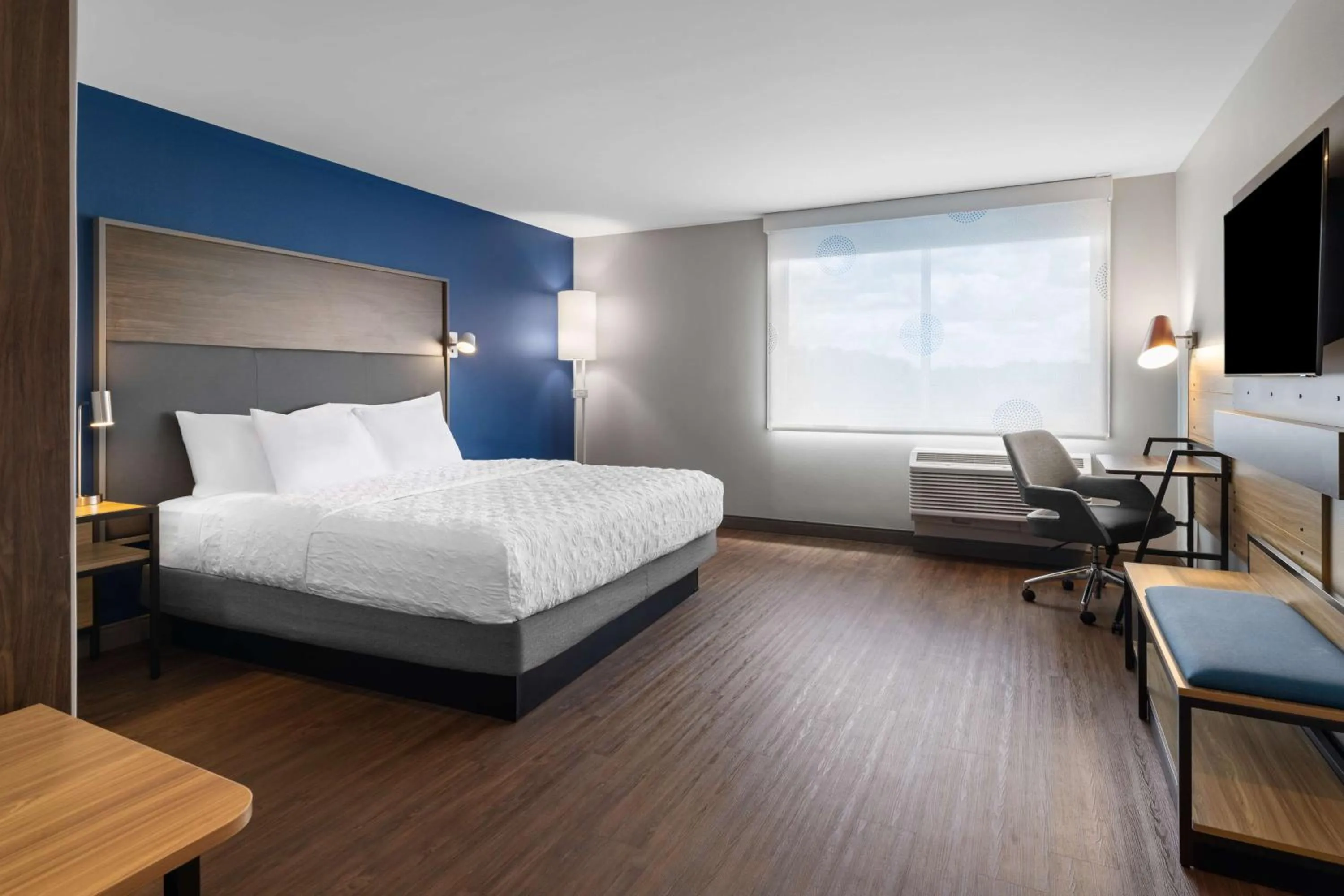 Bedroom, Bed in Tru By Hilton Wisconsin Dells