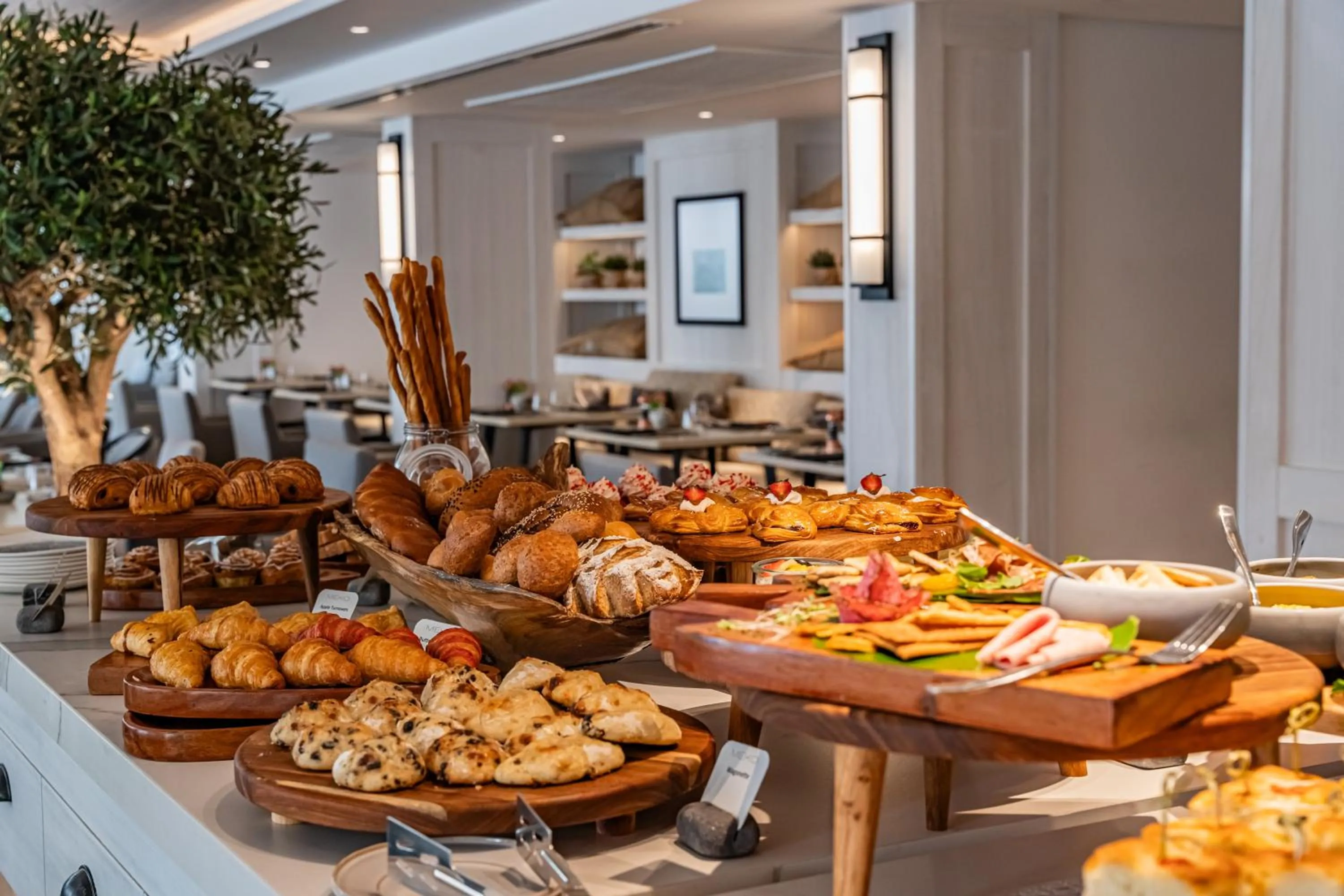 Restaurant/places to eat in Kwetu Nairobi, Curio Collection By Hilton