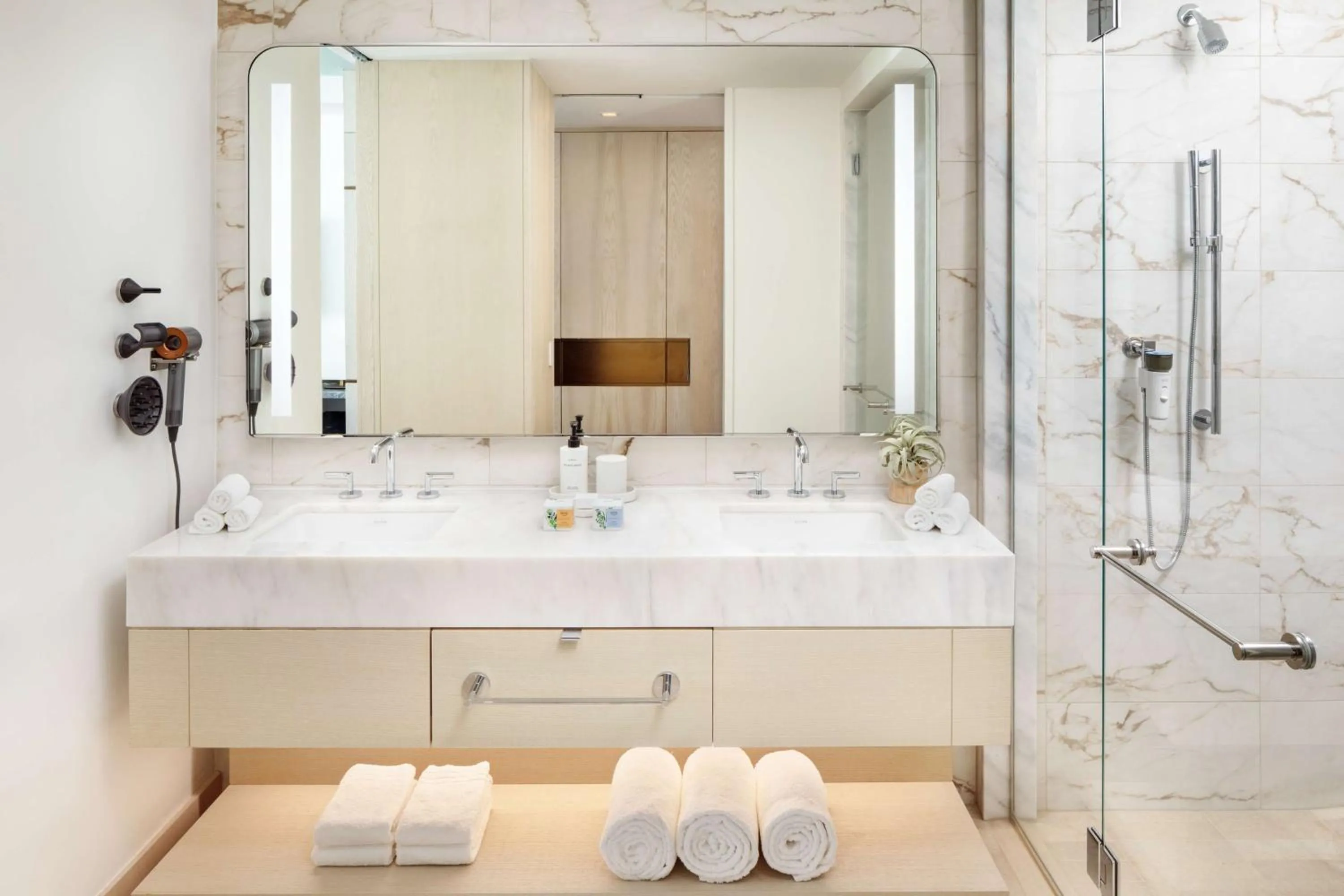 Photo of the whole room in Conrad Orlando