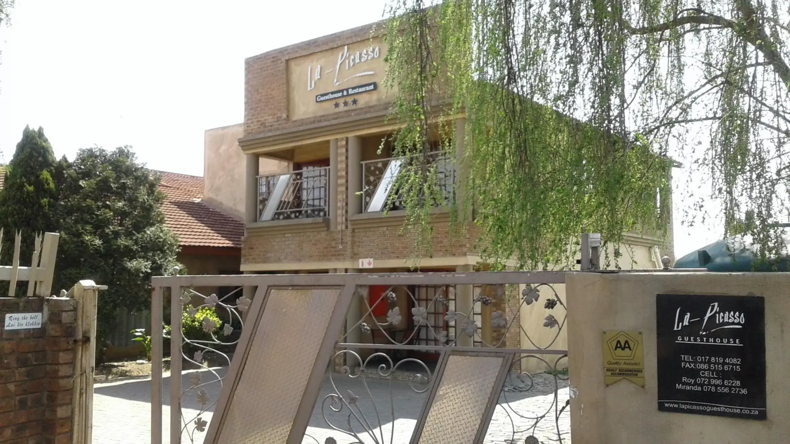 Property building in La Picasso Property building in La Picasso