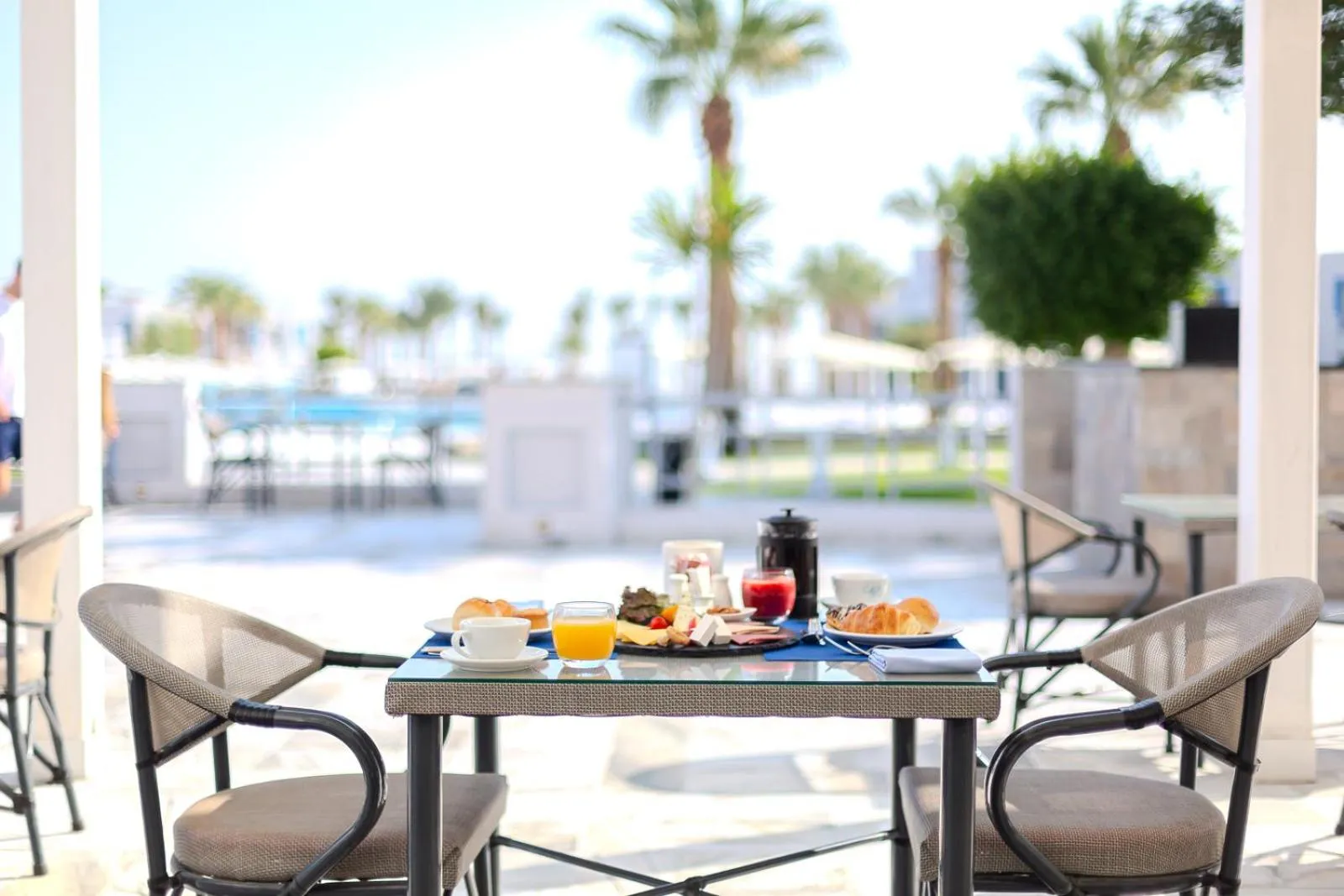 Restaurant/places to eat in Casa Blue Resort