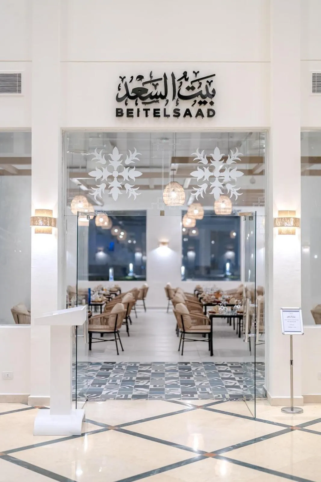 Restaurant/places to eat in Casa Blue Resort