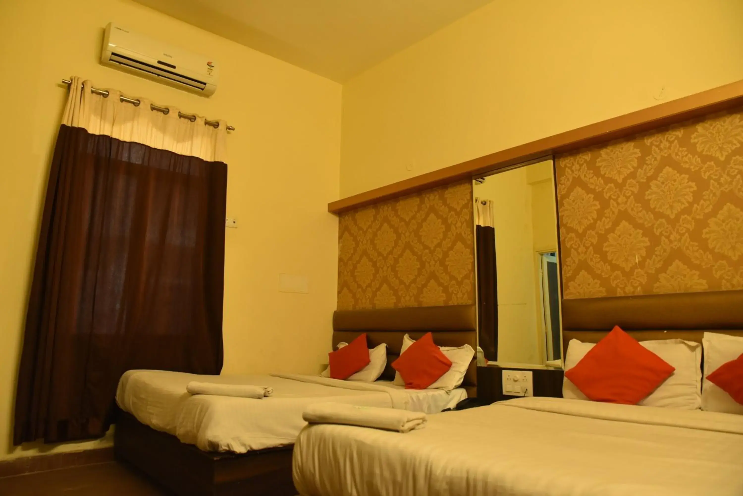 Superior Queen Room in Hotel C-9 Superior Queen Room in Hotel C-9