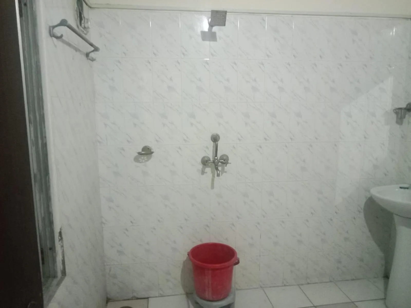 Shower in Hotel C-9