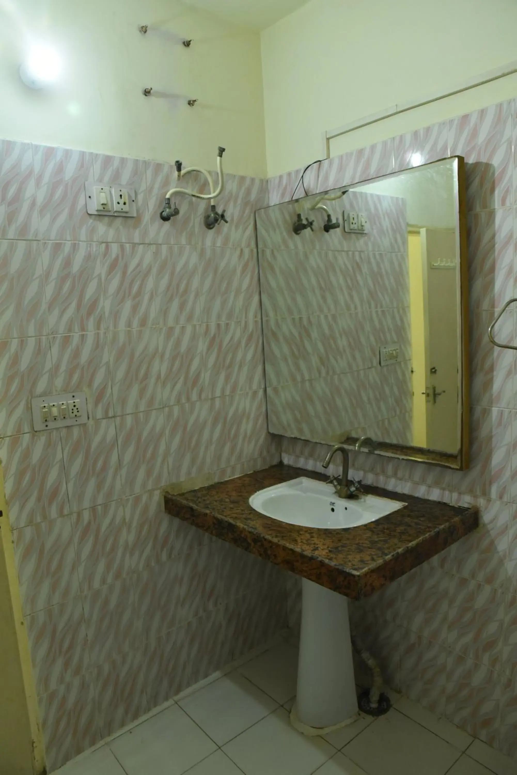 Deluxe Double Room with Bath in Hotel C-9 Deluxe Double Room with Bath in Hotel C-9