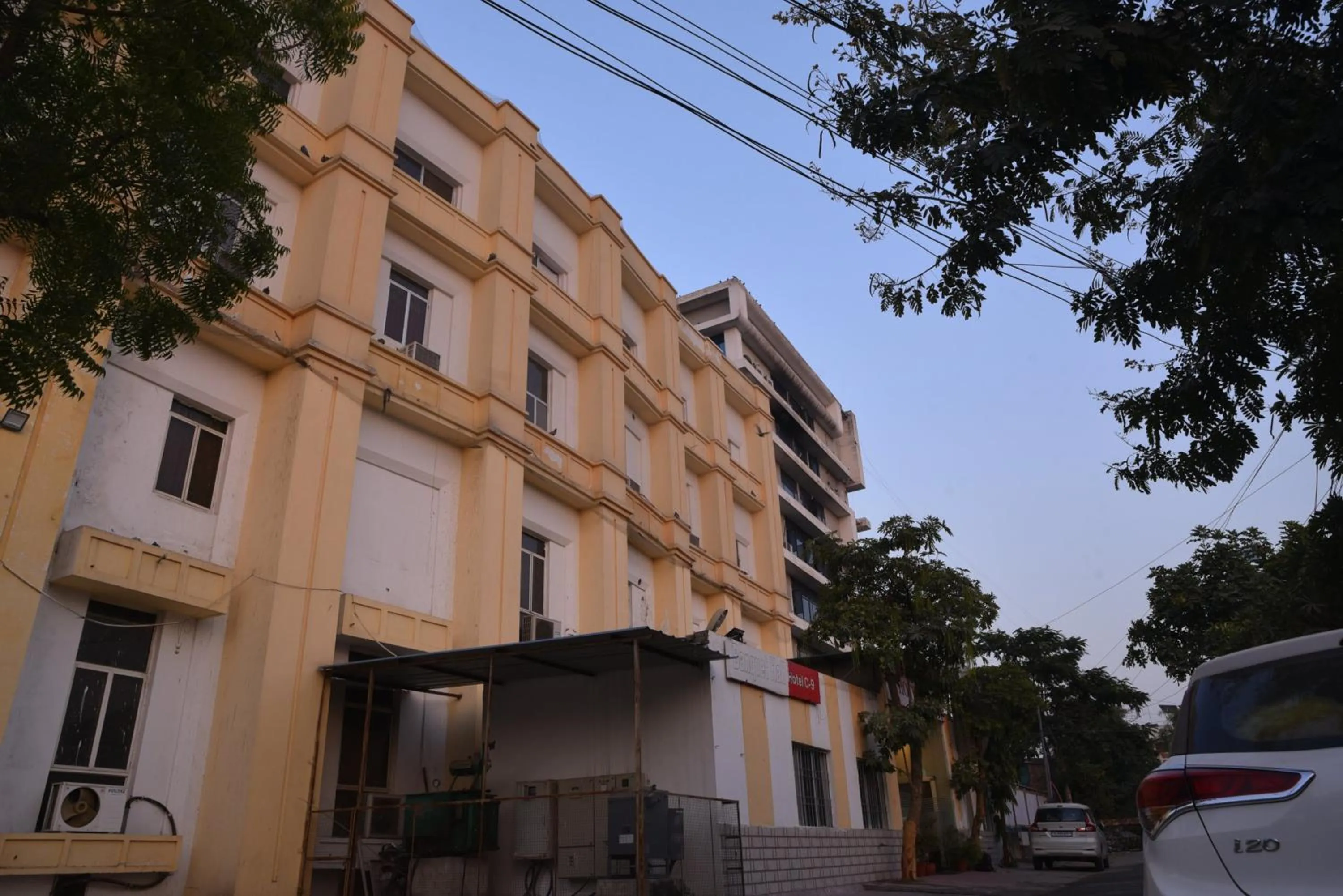 Property building in Hotel C-9