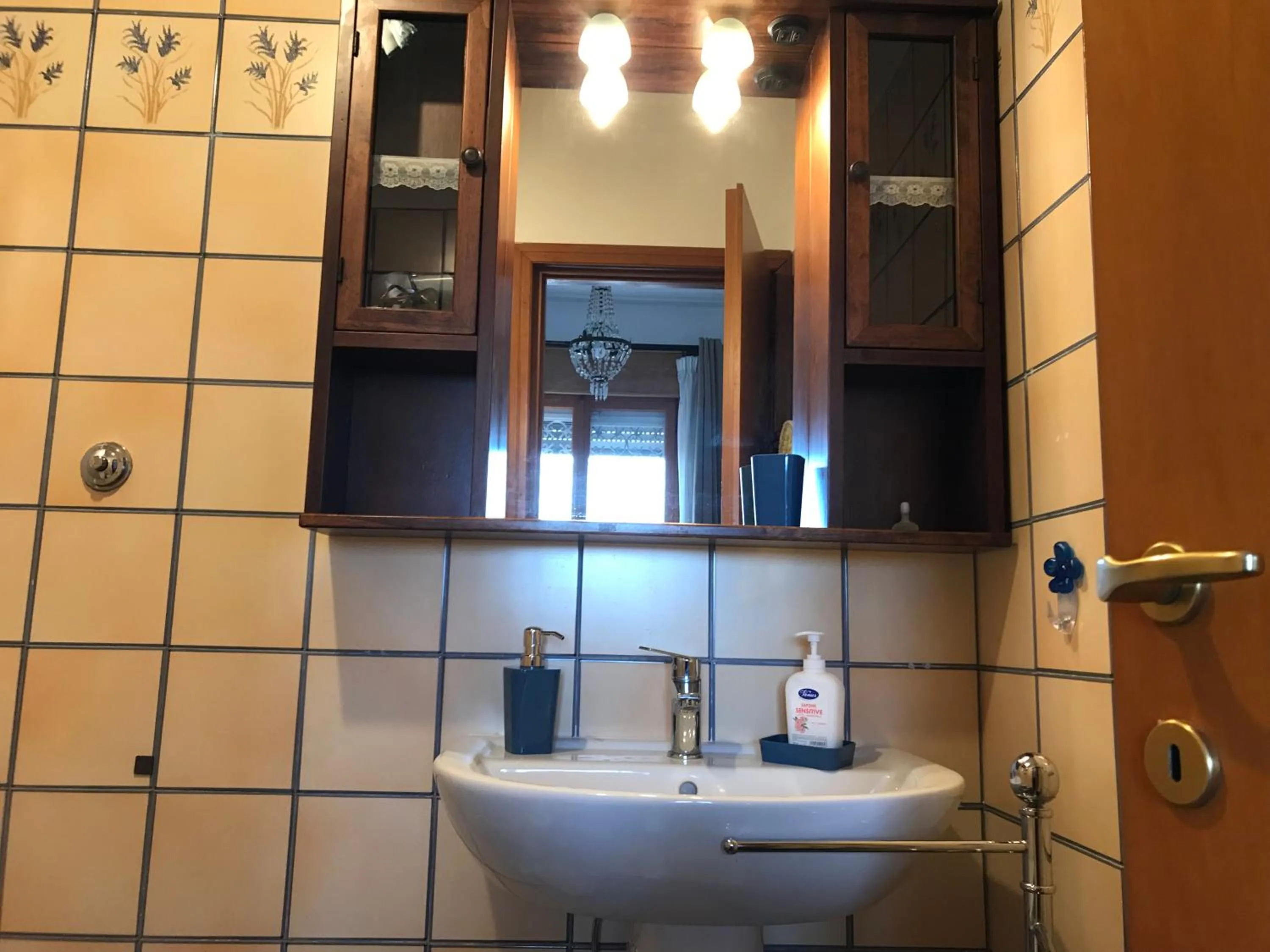 Shower in Stella Di Mare - ampio appartamento con DUE bagni - fronte mare