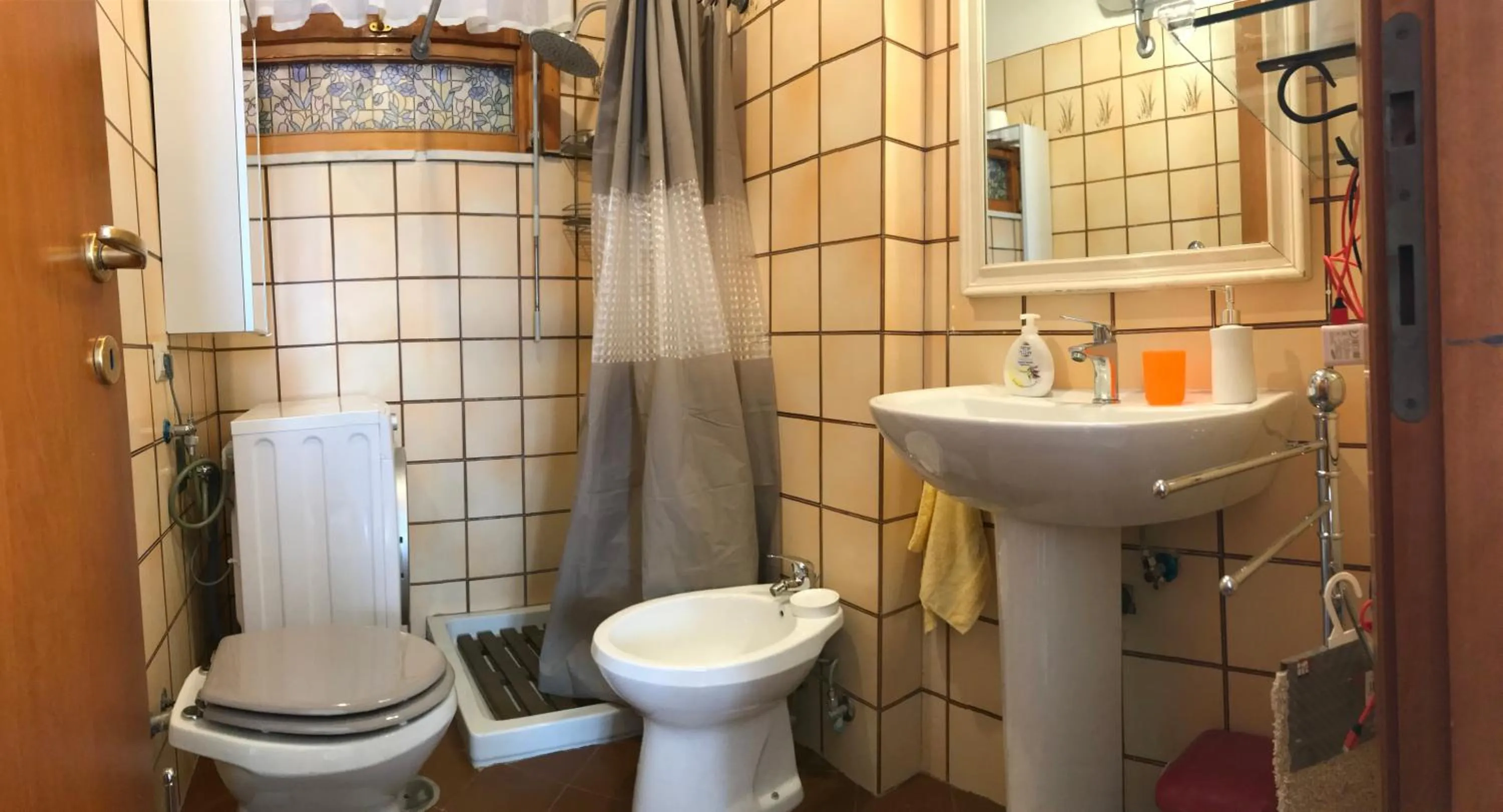 Shower in Stella Di Mare - ampio appartamento con DUE bagni - fronte mare