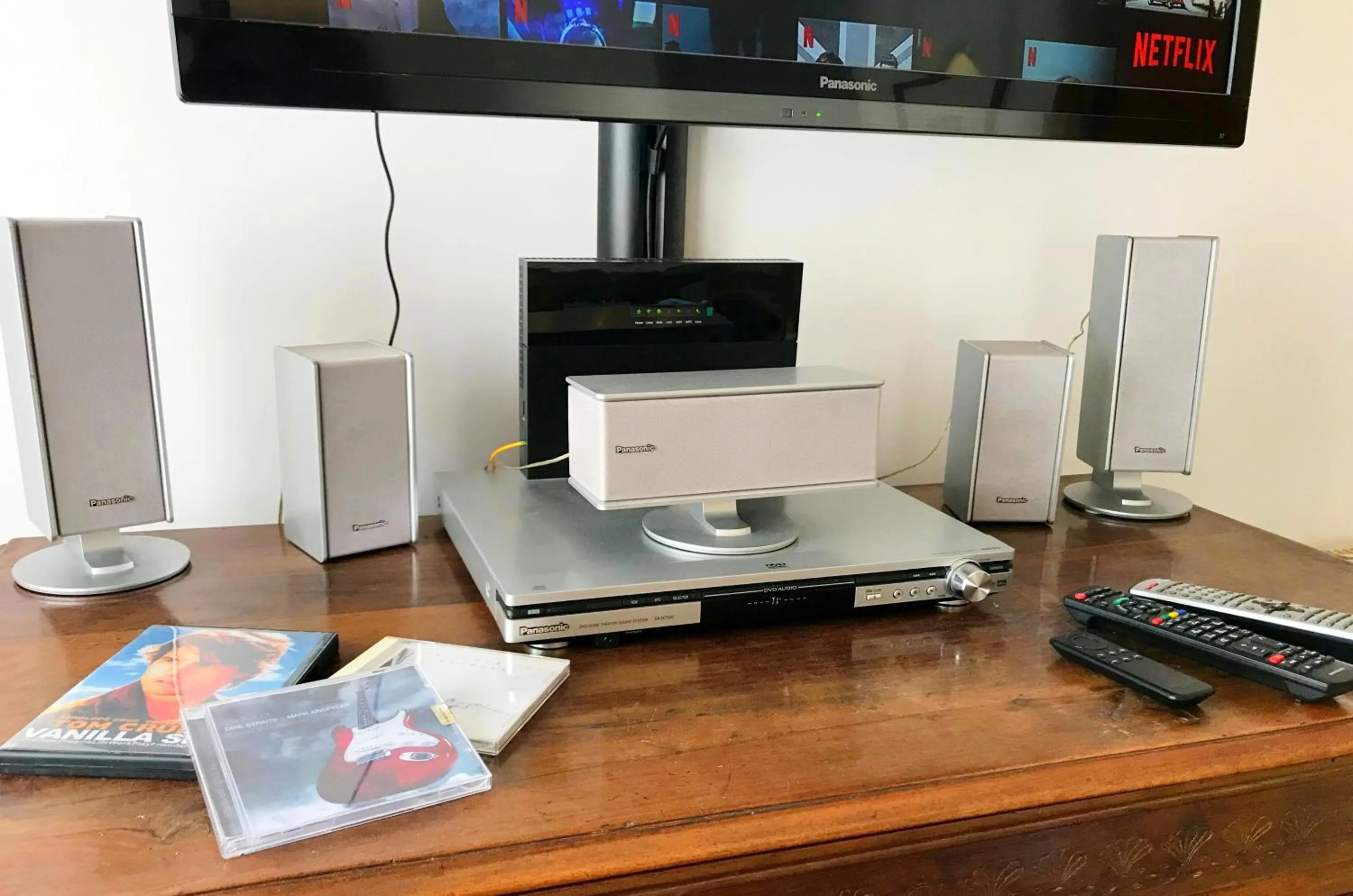 TV and multimedia in Stella Di Mare - ampio appartamento con DUE bagni - fronte mare