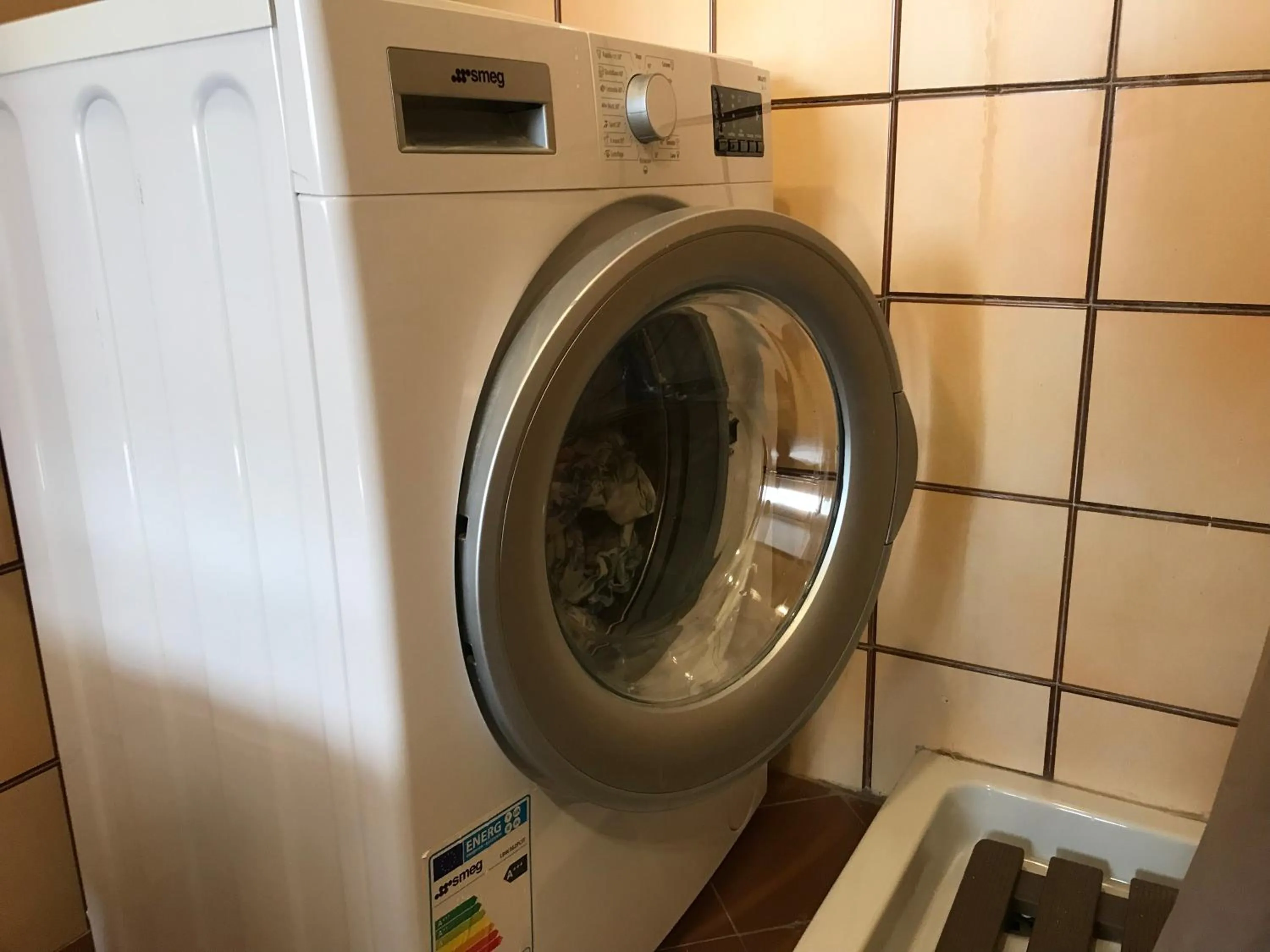 washing machine in Stella Di Mare - ampio appartamento con DUE bagni - fronte mare