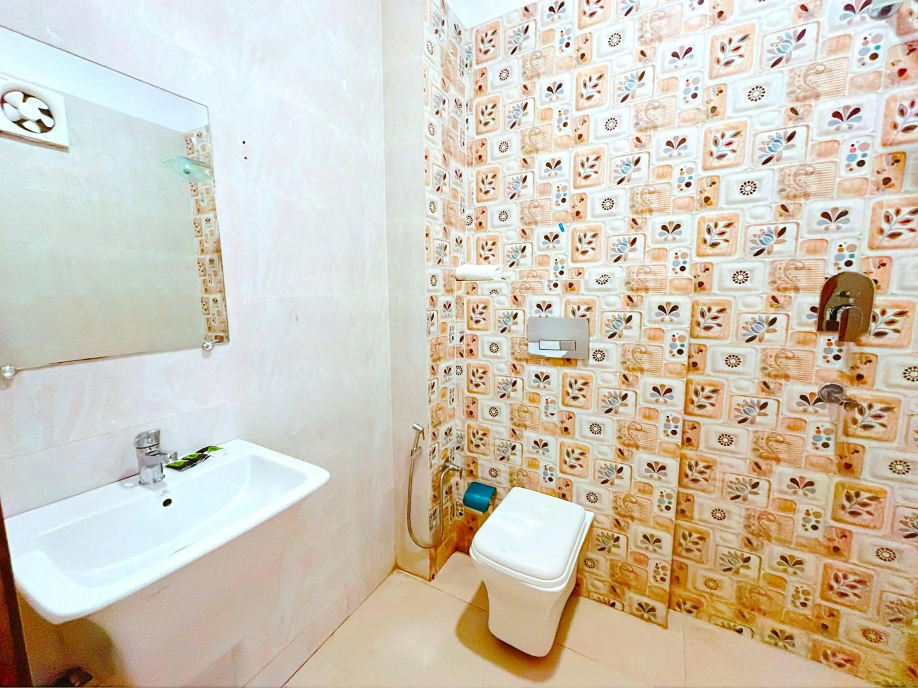 Shower in Ganga Ashoka Hotel Rishikesh