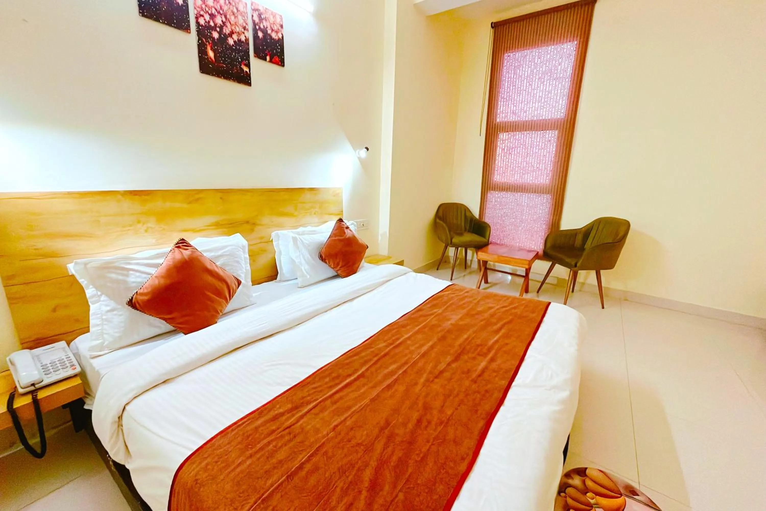 Bedroom, Bed in Ganga Ashoka Hotel Rishikesh