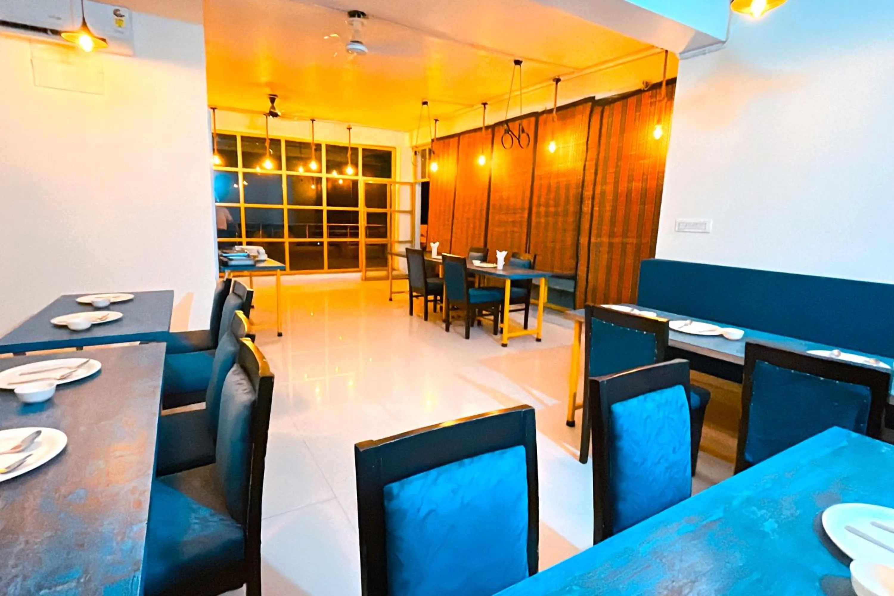 Restaurant/places to eat in Ganga Ashoka Hotel Rishikesh