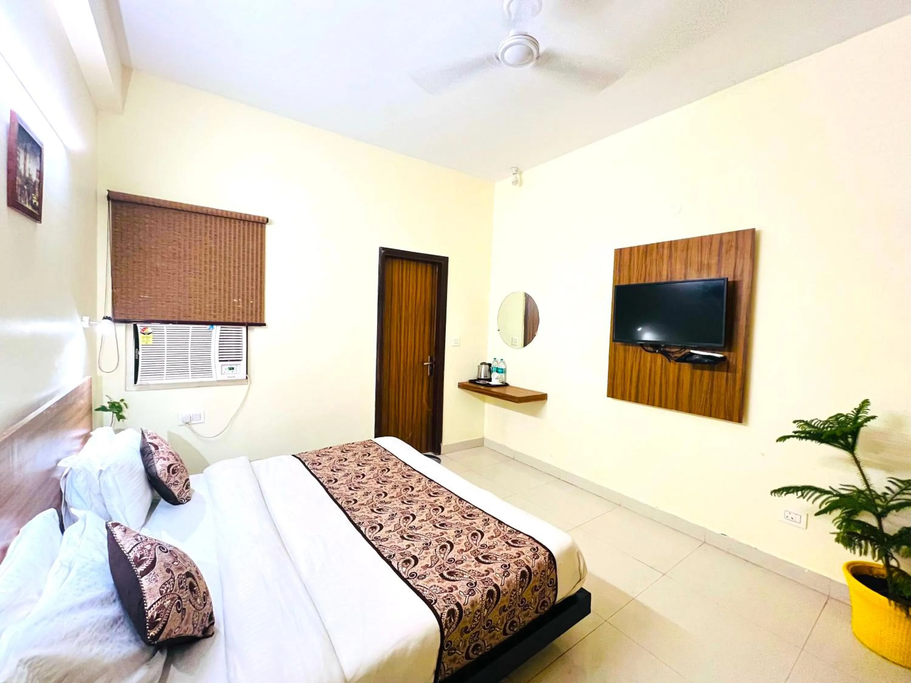 Bedroom, Bed in Ganga Ashoka Hotel Rishikesh