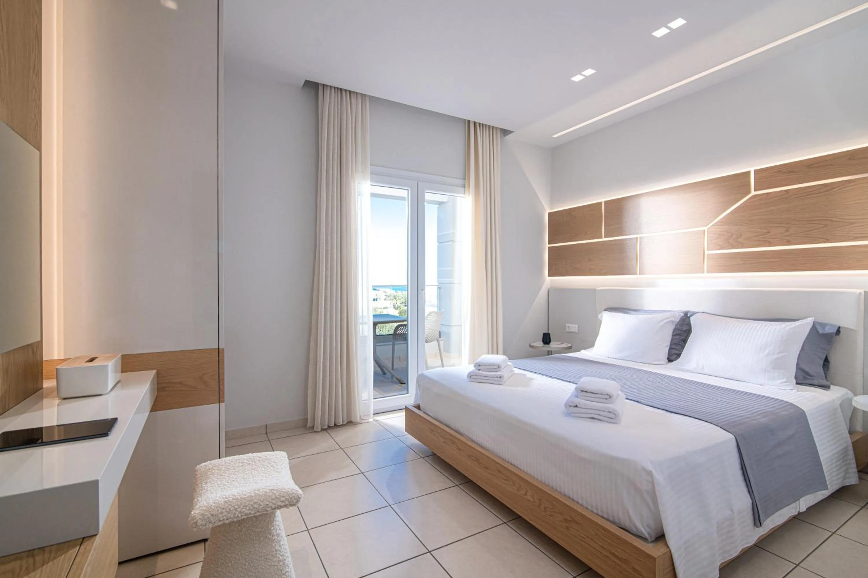 Bedroom, Bed in Filia Luxury Suites