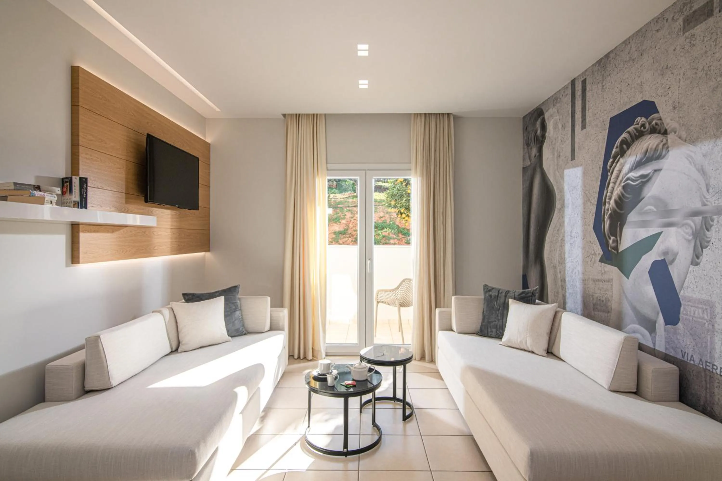 TV and multimedia in Filia Luxury Suites