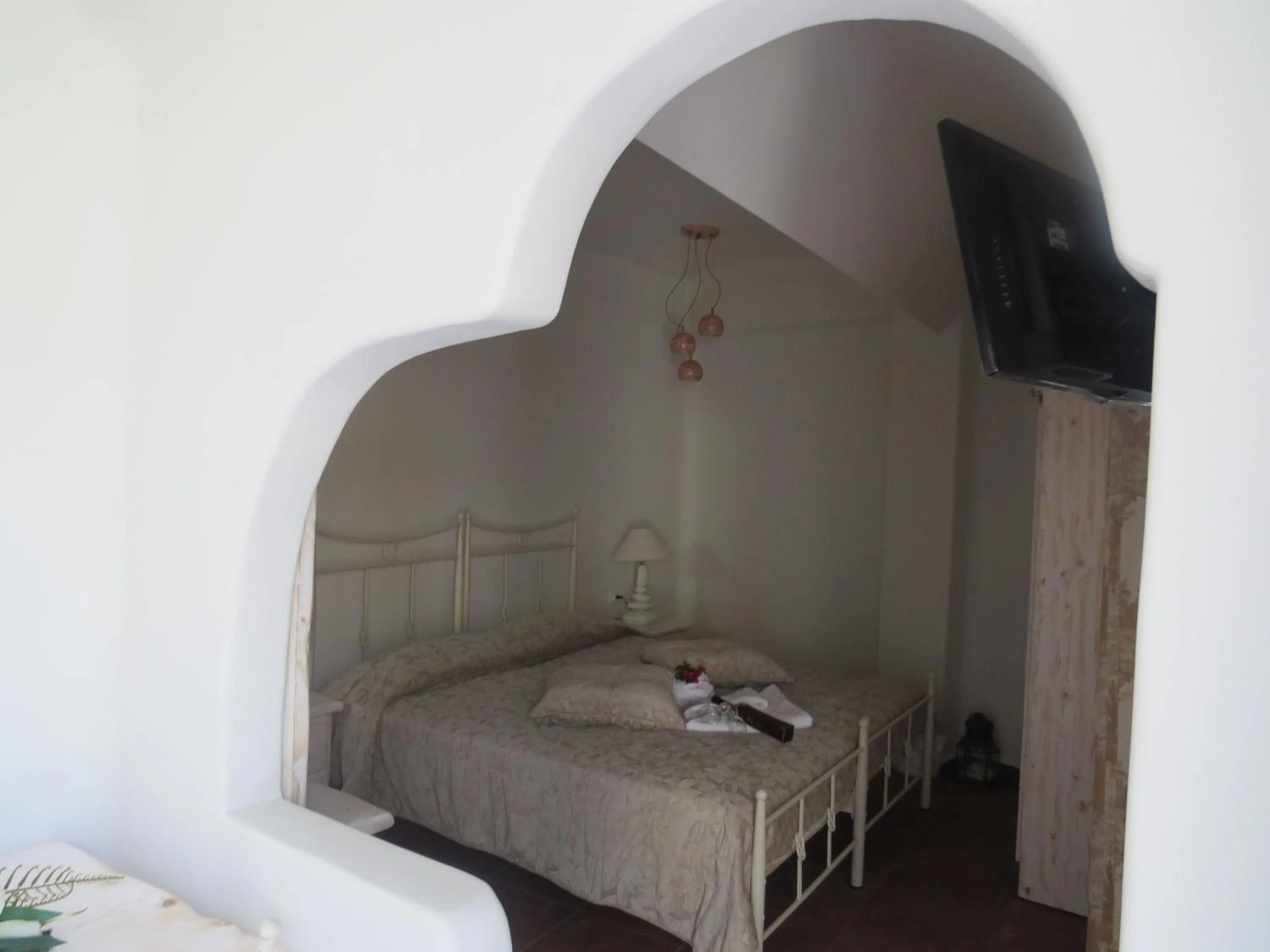 Bed in Villa Manos Hotel