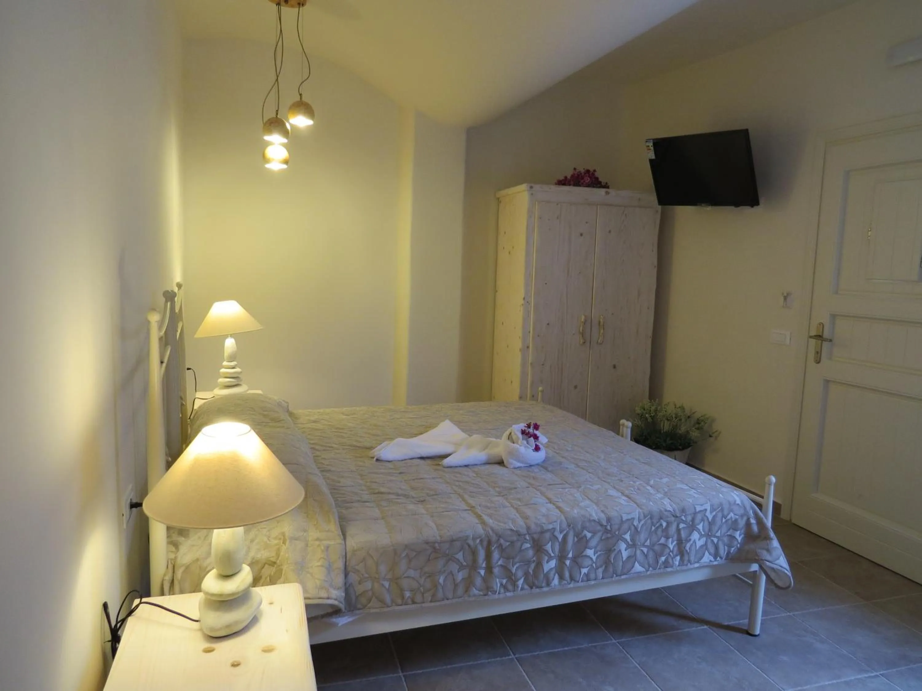 Bed in Villa Manos Hotel