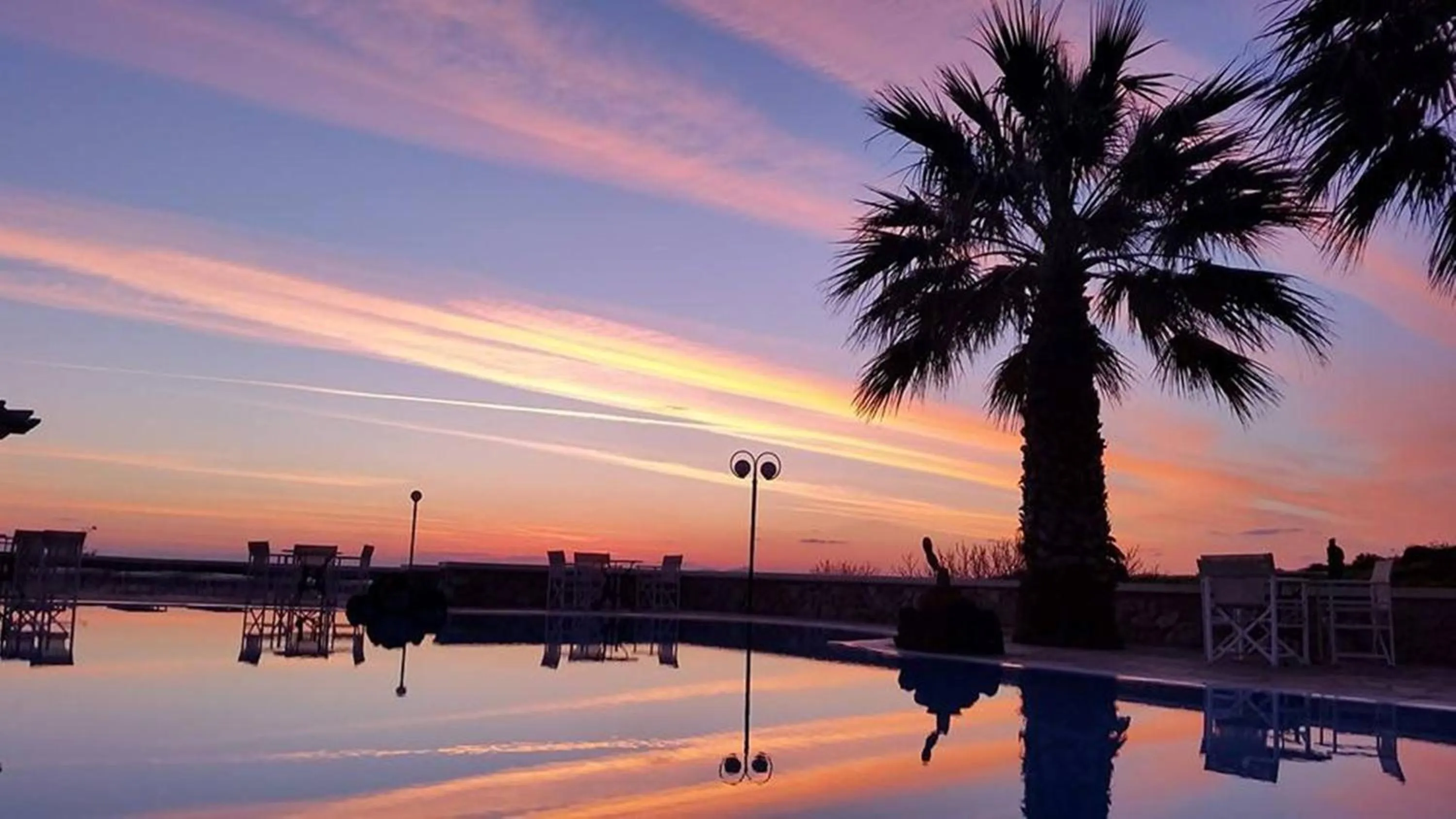 Swimming pool in Villa Manos Hotel