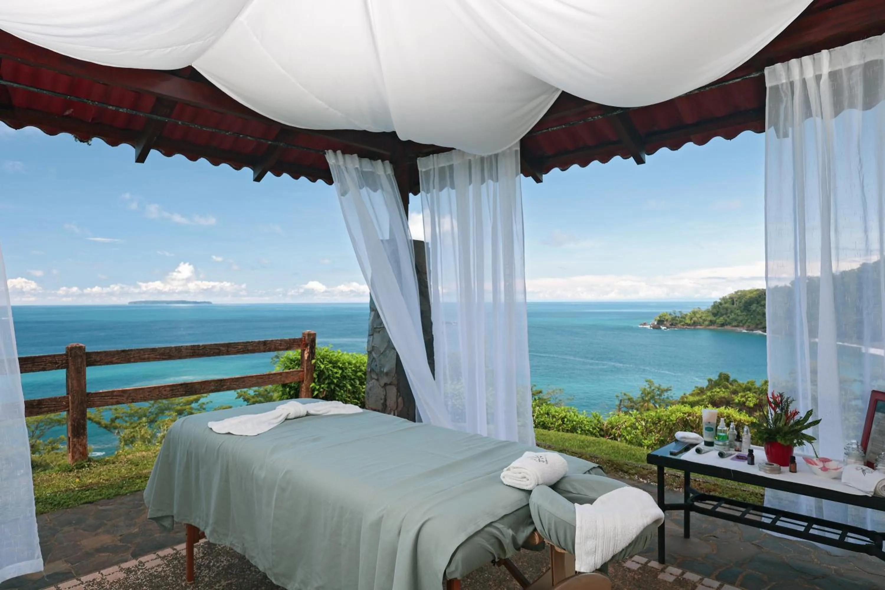 Spa and wellness centre/facilities in Corcovado Wilderness Lodge by SCP