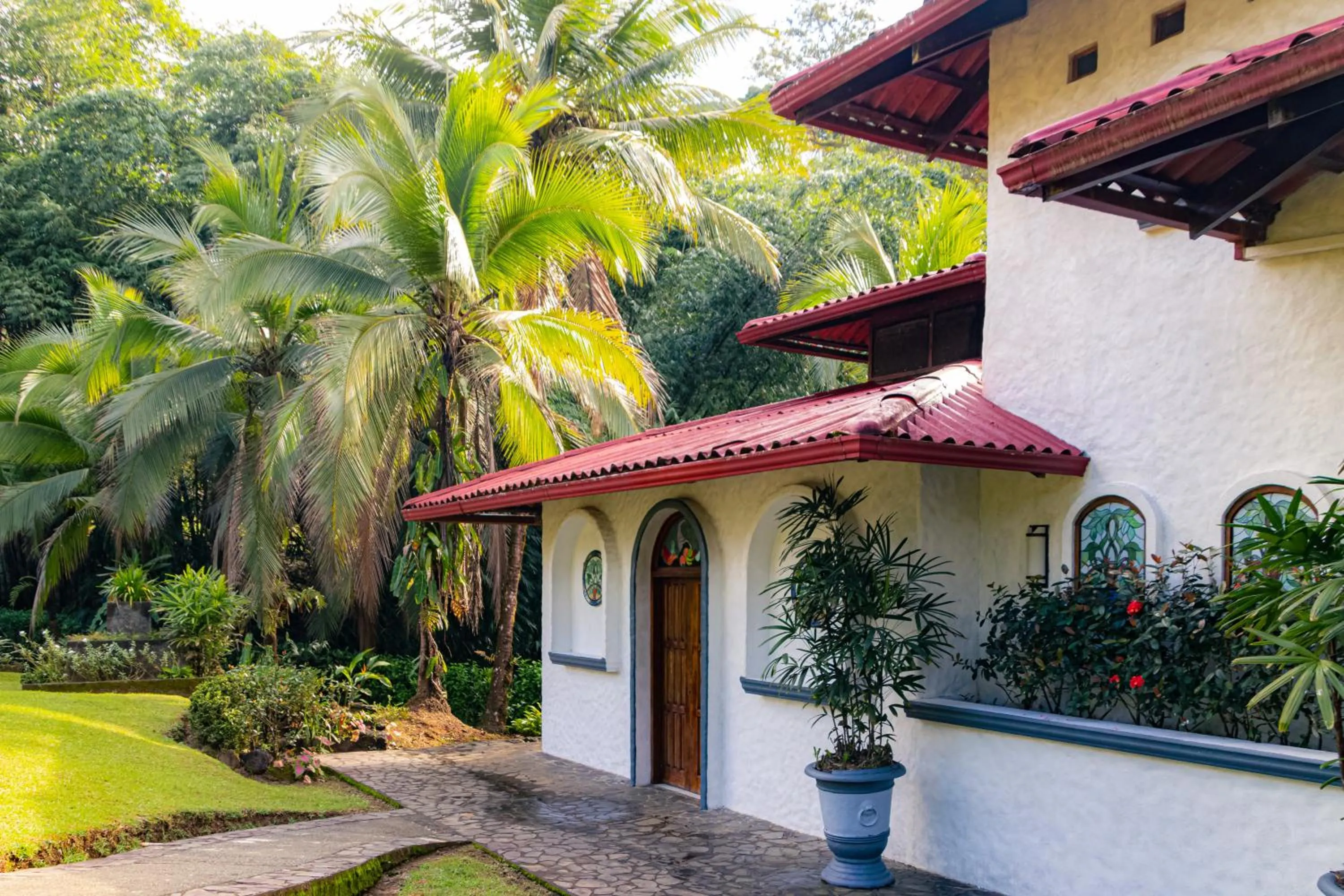 Property building in Corcovado Wilderness Lodge by SCP