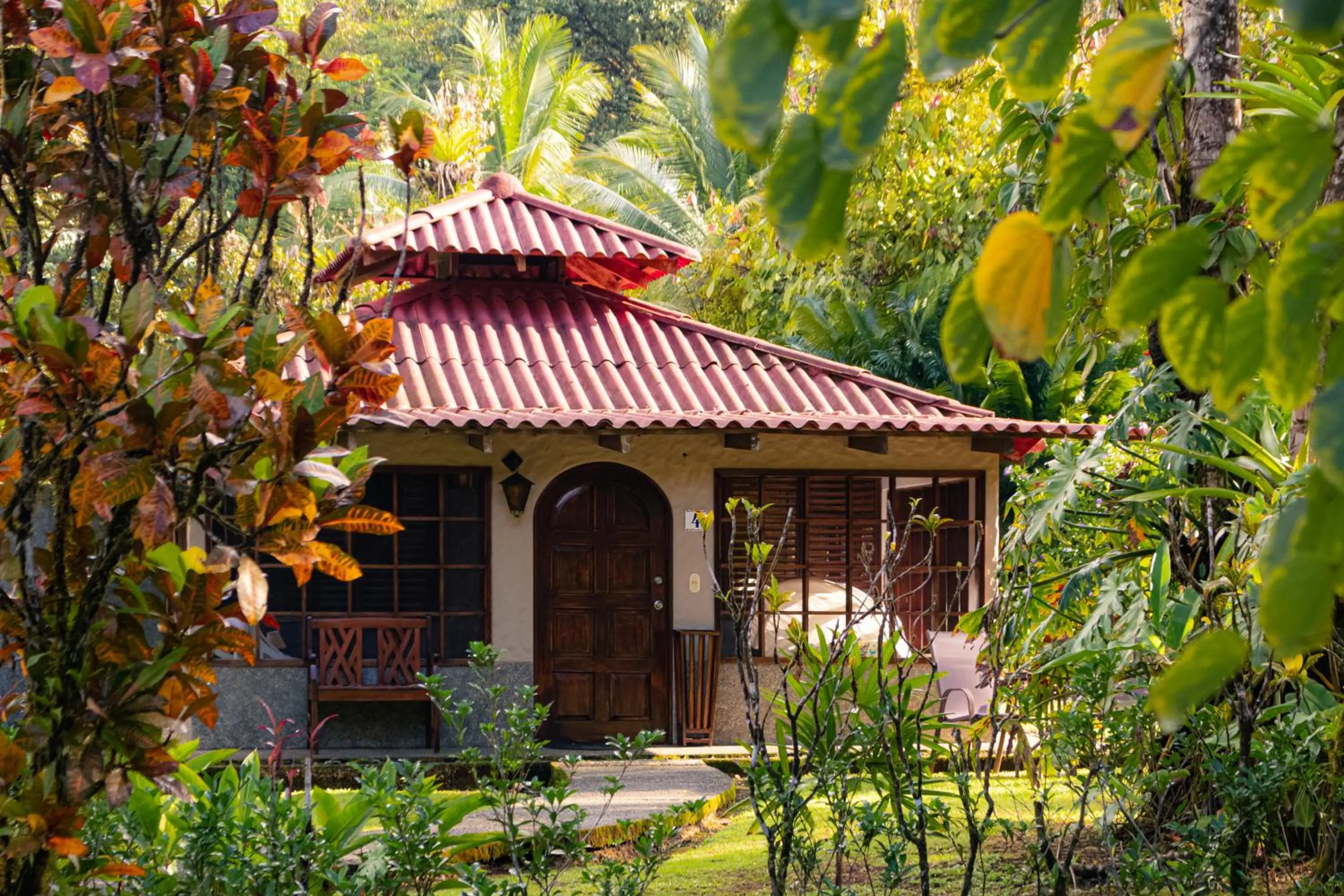 Property building in Corcovado Wilderness Lodge by SCP