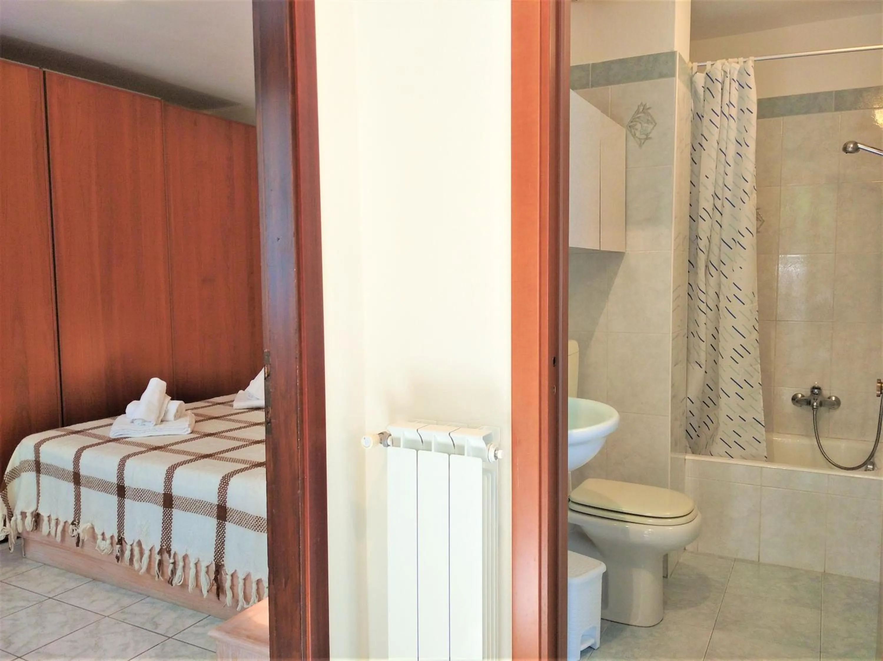 Bedroom, Bed in Miryam