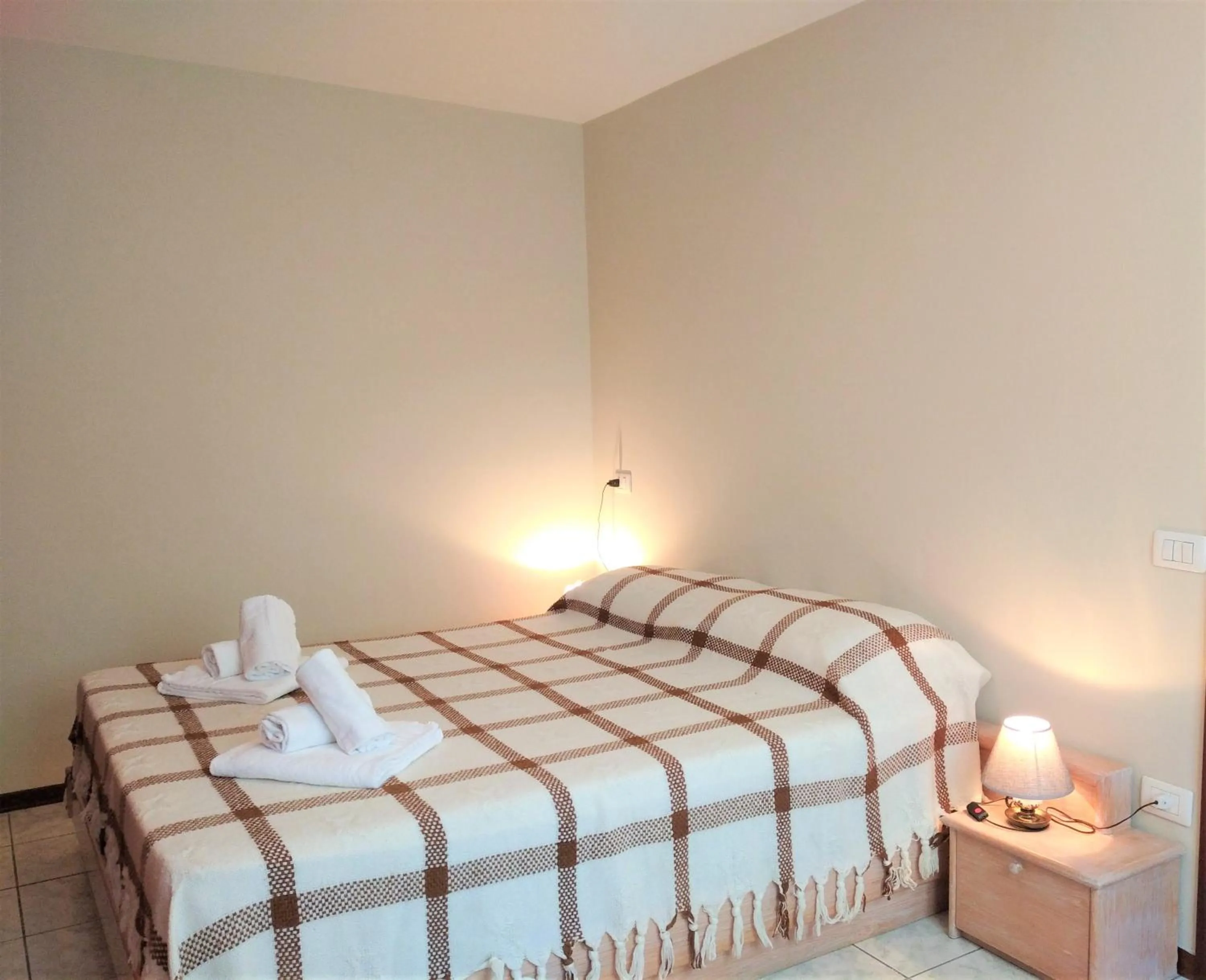 Bedroom, Bed in Miryam