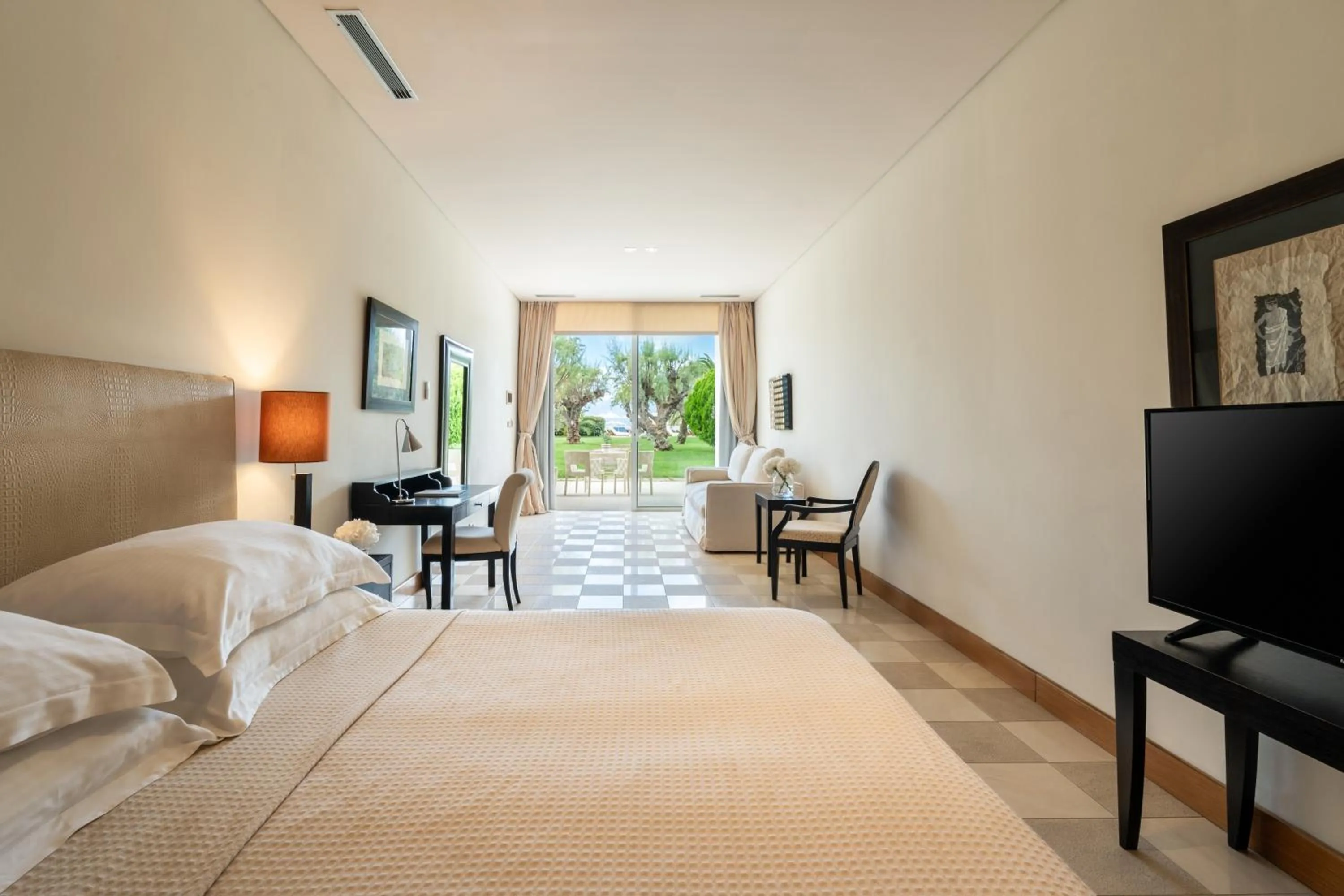 Photo of the whole room, Bed in Plaza Resort