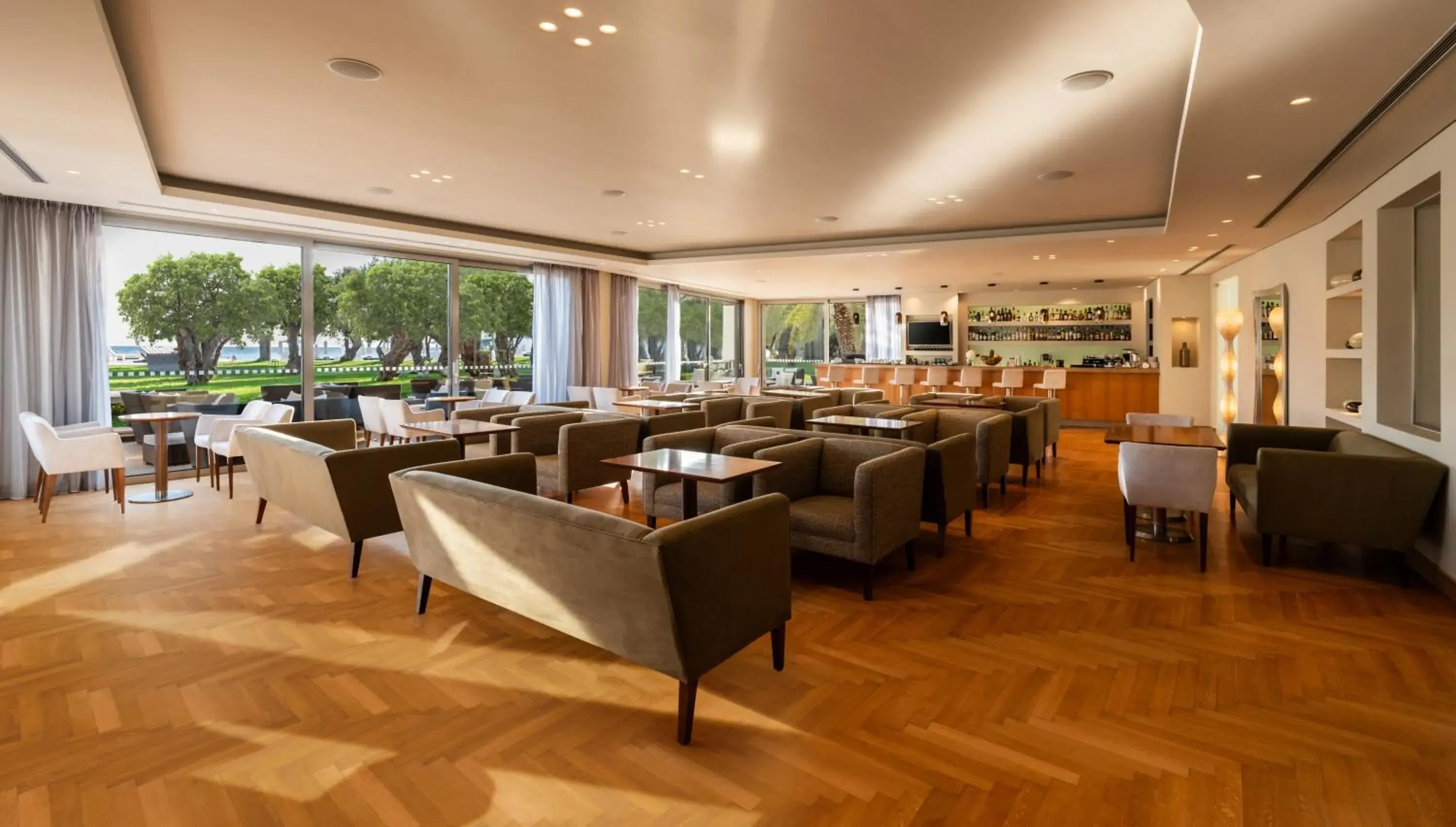 Lounge or bar in Plaza Resort Lounge or bar in Plaza Resort