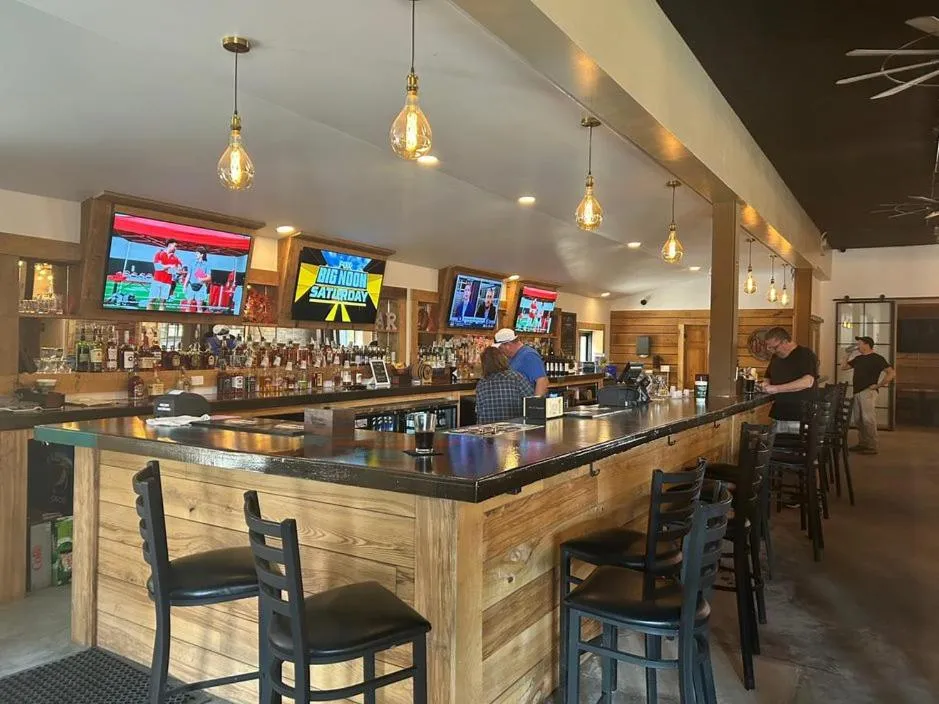 Restaurant/places to eat in Harmony Tree Resorts inc