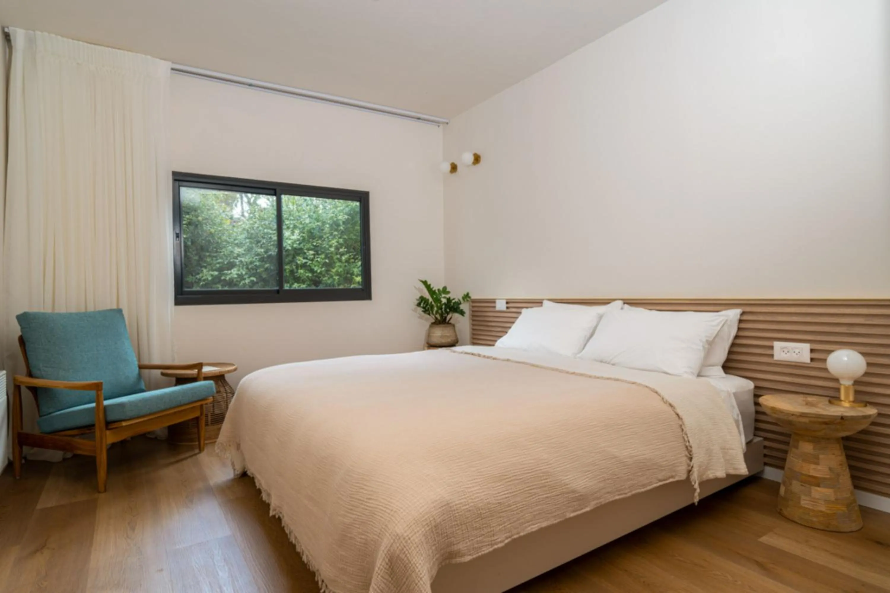 Slowly in Slowness - Kibbutz Moran