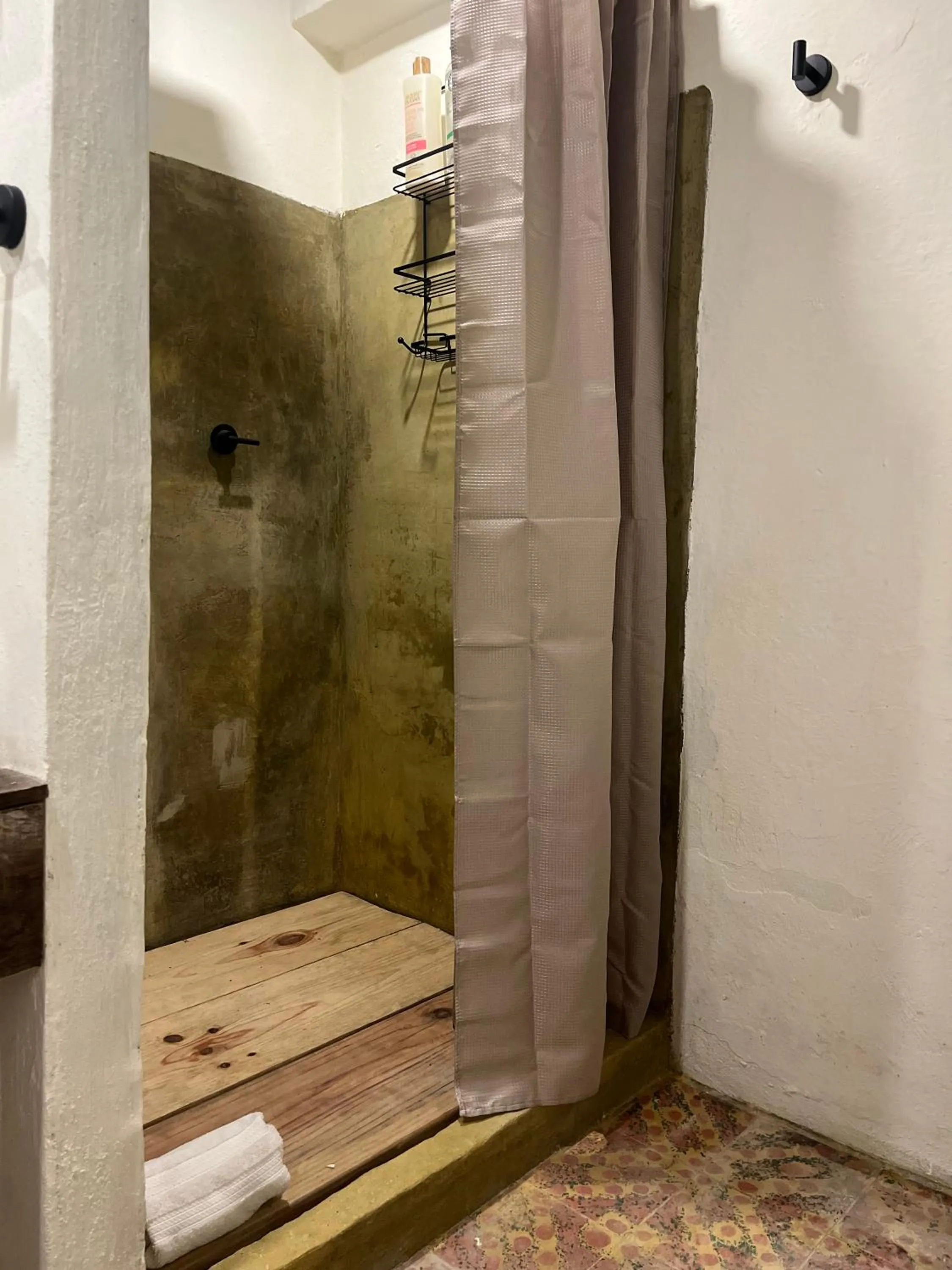 Shower in Casa Cheleb