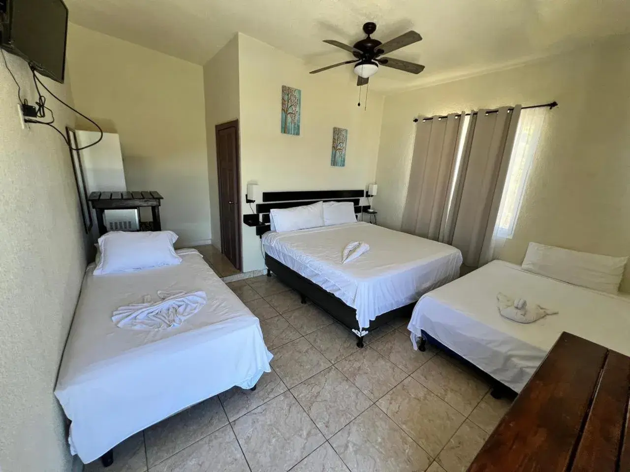 Deluxe Triple Room with Sea View in Ocean View Hotel and Restaurant Deluxe Triple Room with Sea View in Ocean View Hotel and Restaurant