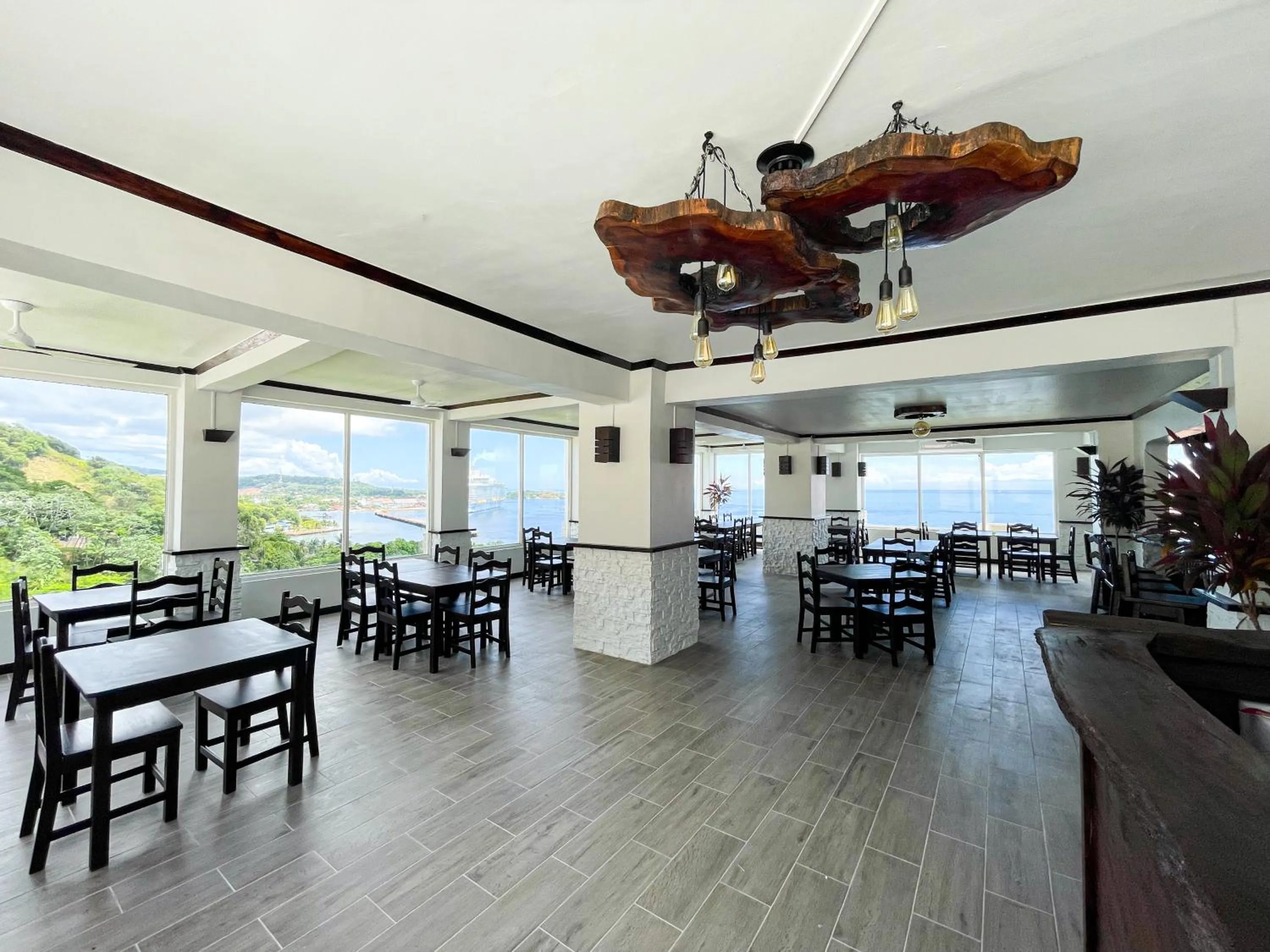 Restaurant/places to eat in Ocean View Hotel and Restaurant