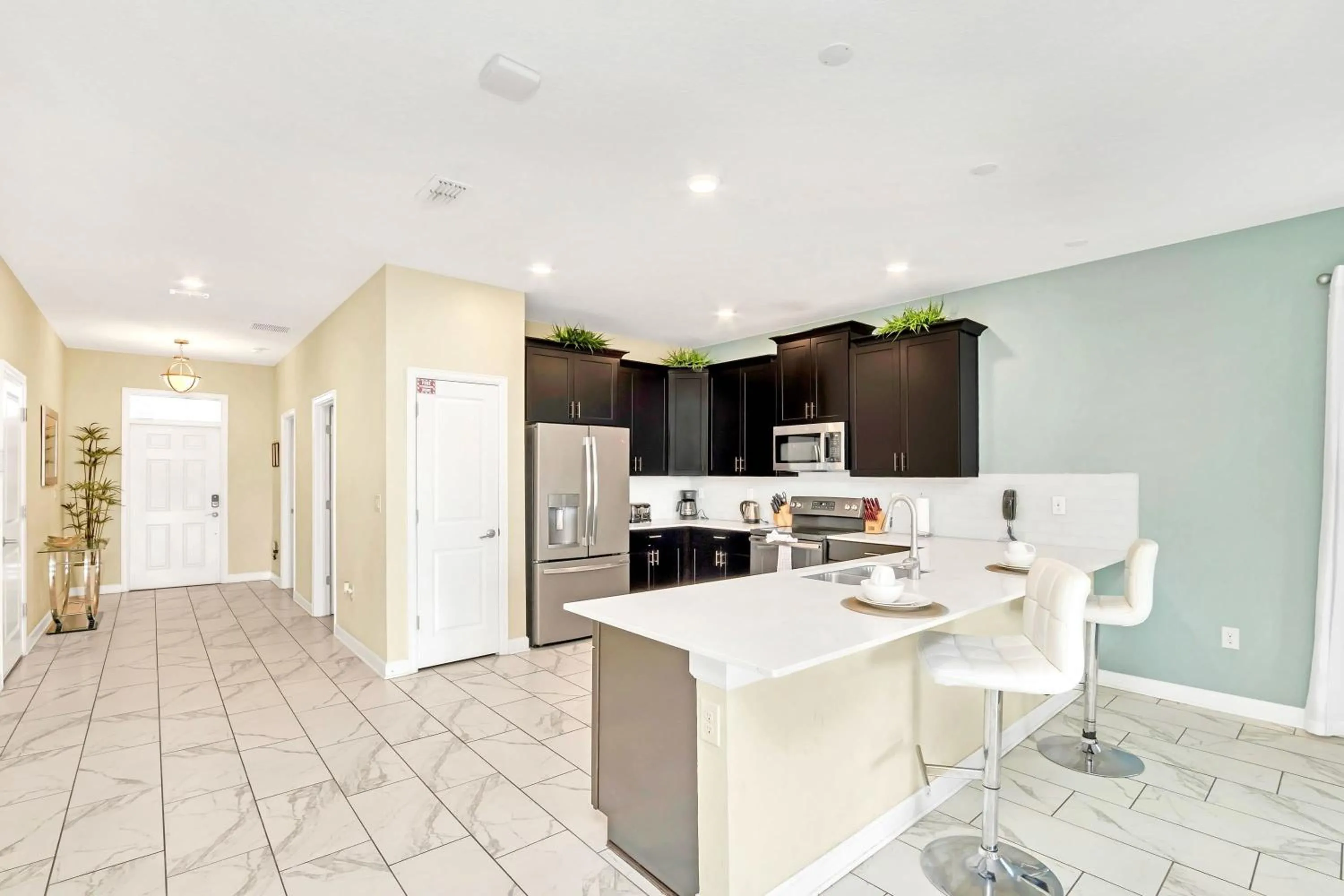 Kitchen or kitchenette in Stunning 8BR Home with BBQ Pool and Theater