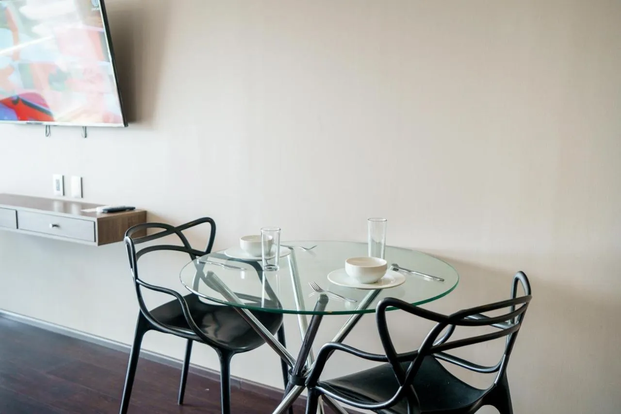 Dining area in Elite 47