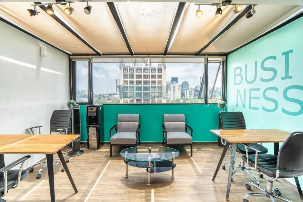 Business facilities in Elite 47