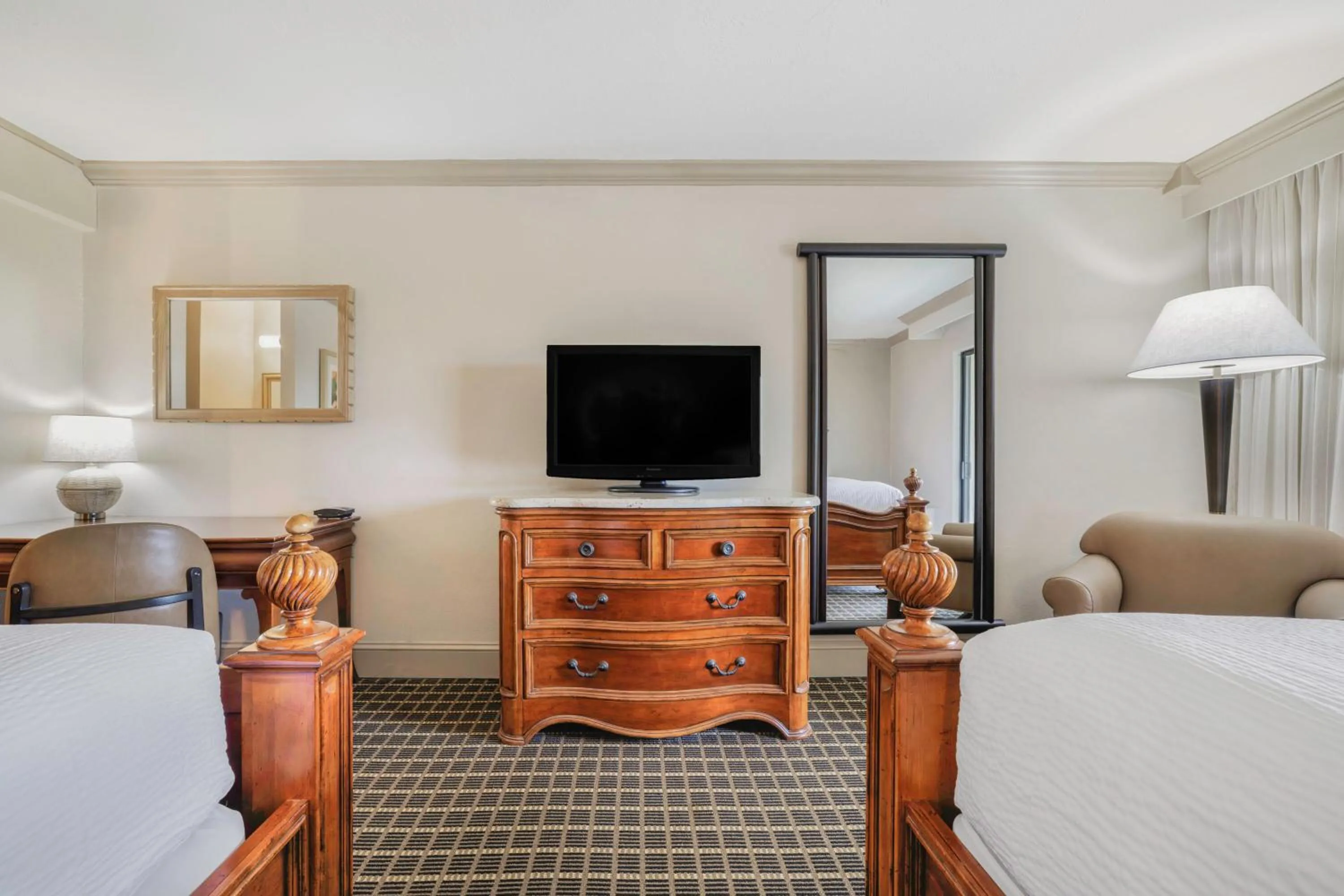 TV and multimedia, Bed in Mission Resort and Club