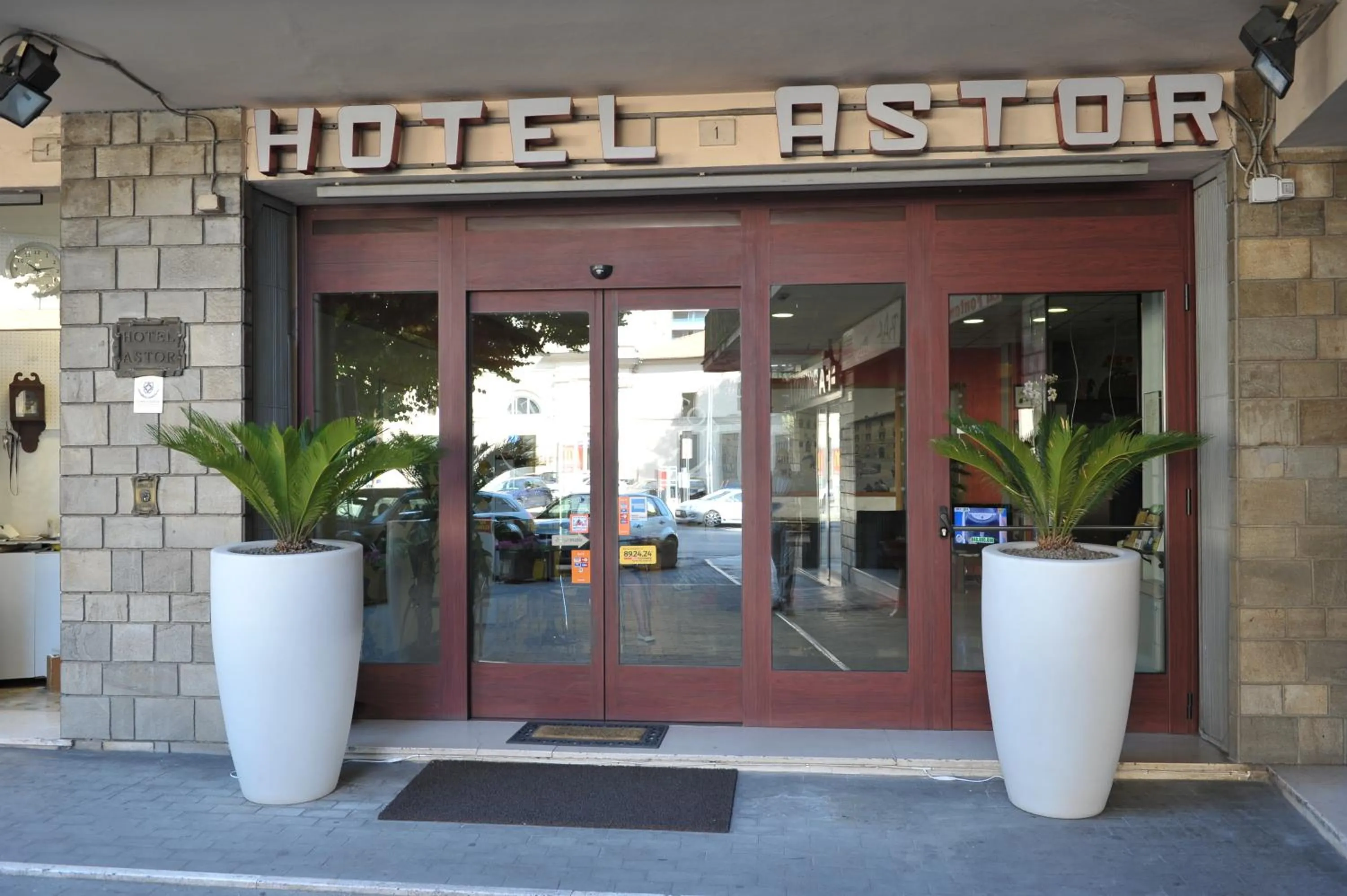 Facade/entrance in Hotel Astor
