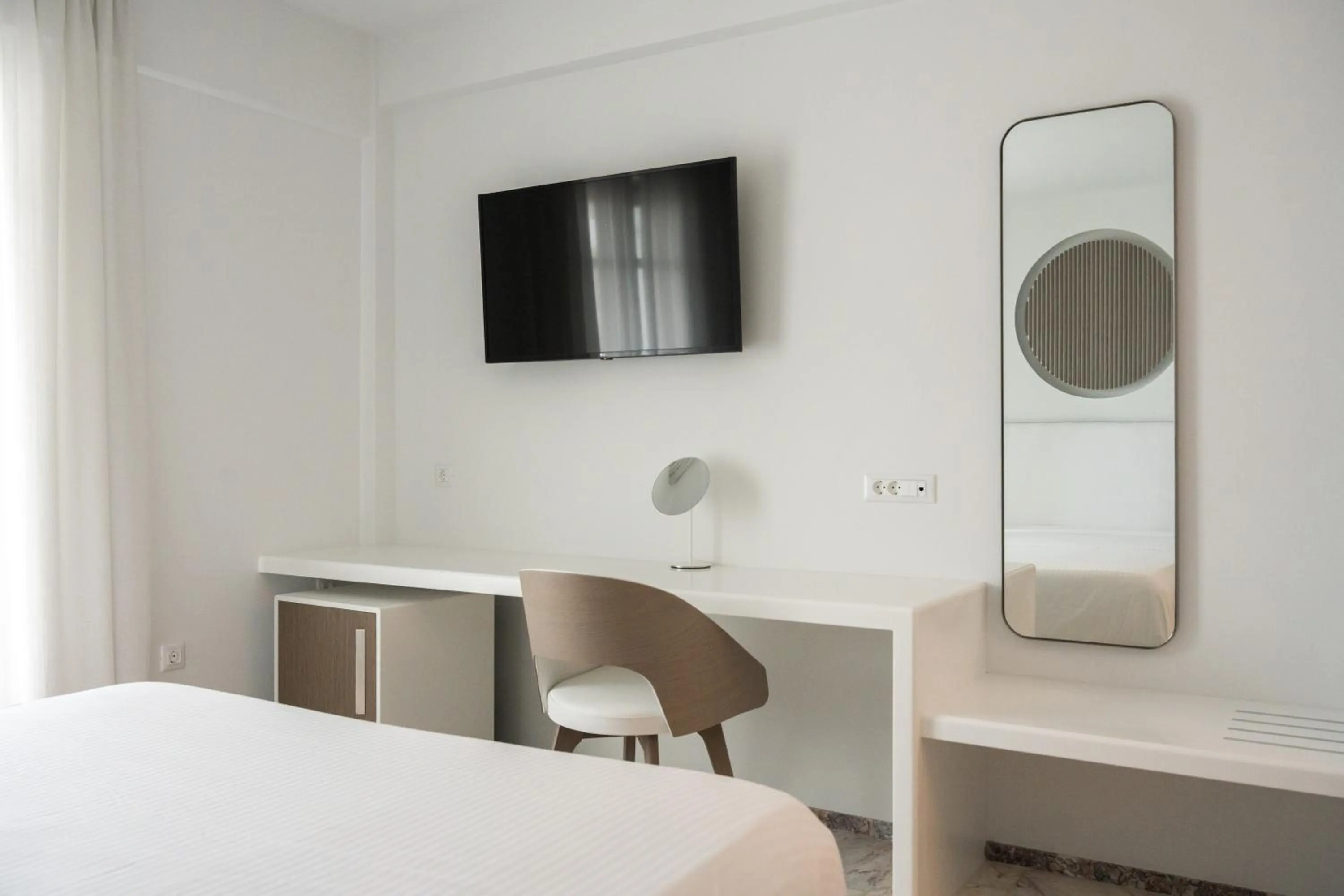 TV and multimedia in Tzanis Resort Skyros