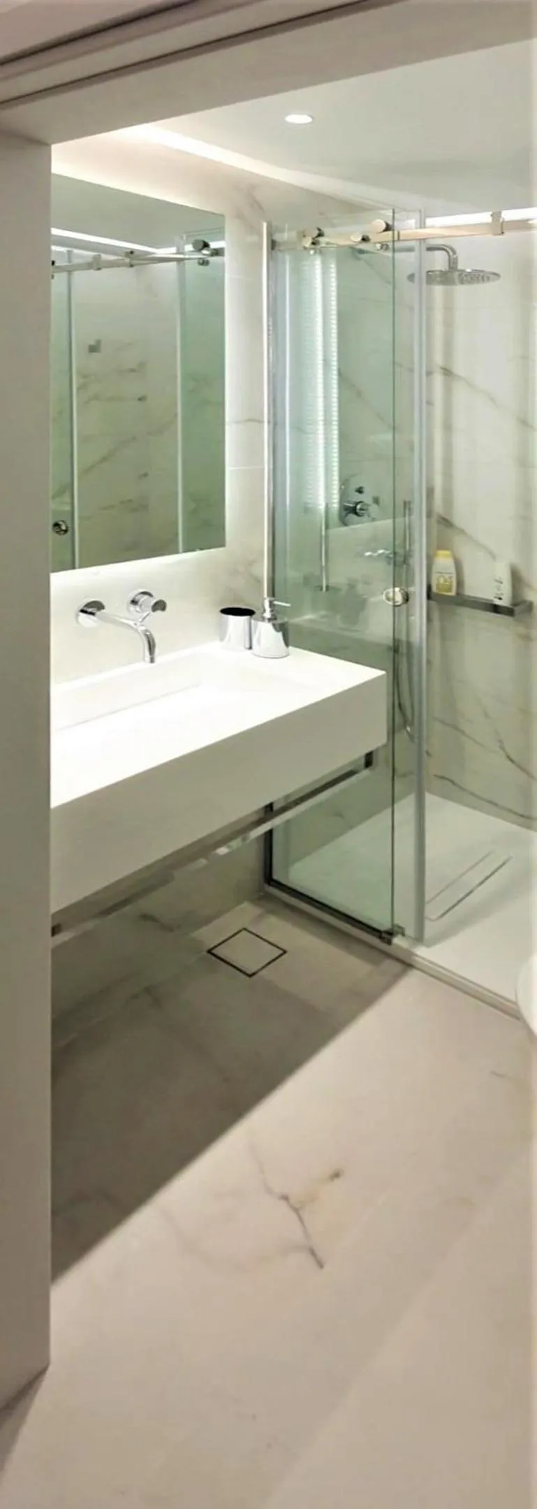 Shower in Tzanis Resort Skyros