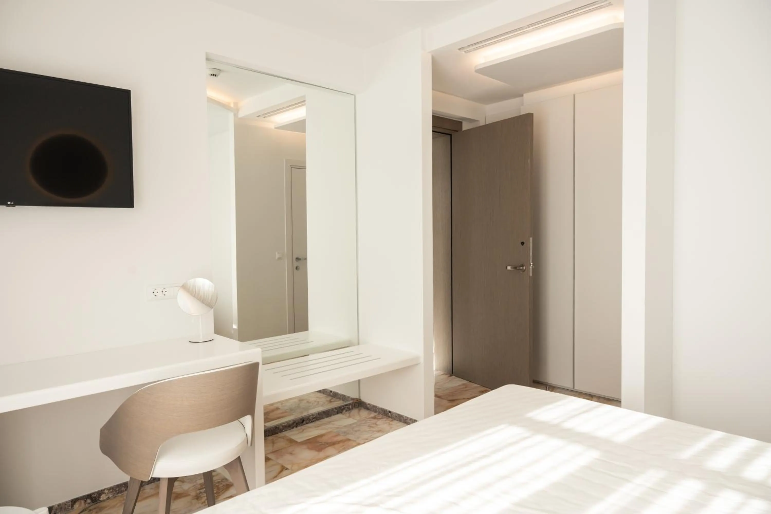 TV and multimedia in Tzanis Resort Skyros