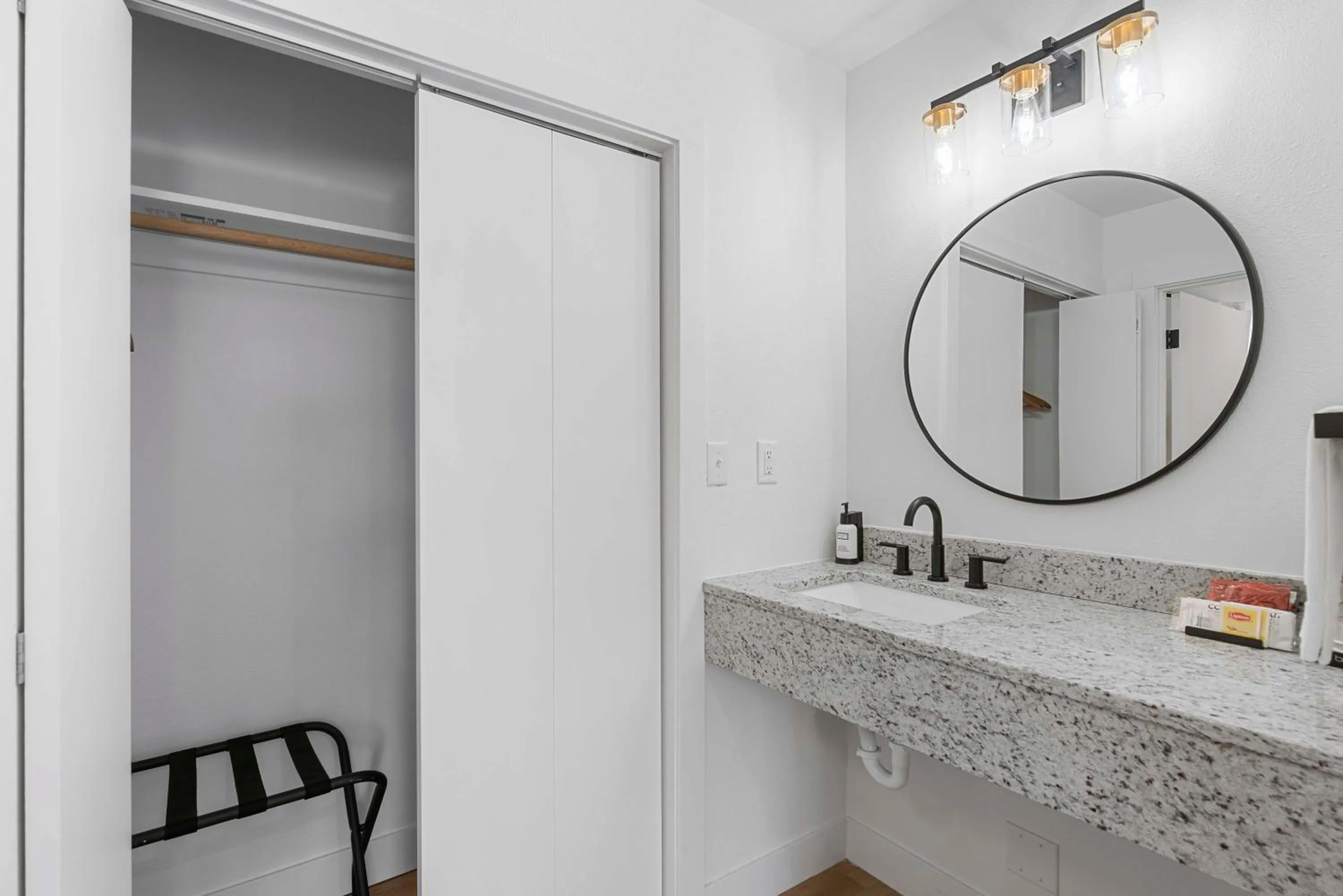 Bathroom in Cashmere Inn